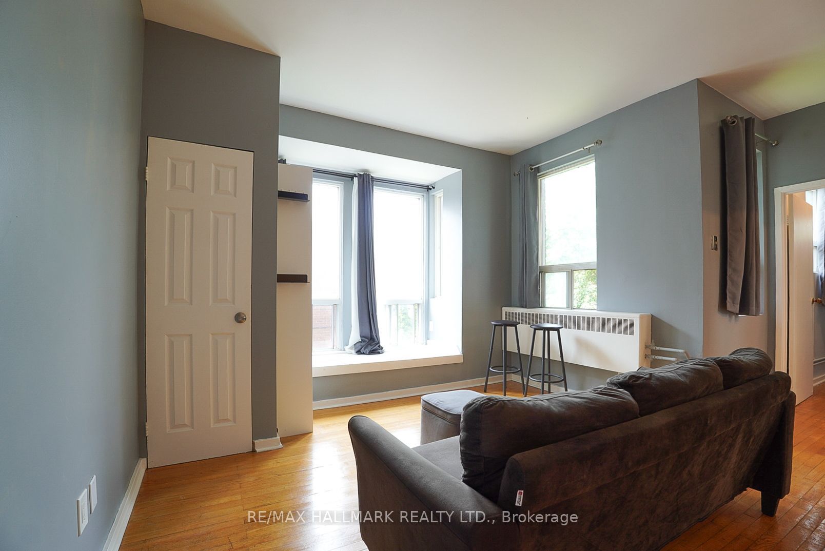 1432 Queen Street E 3 Property Photo 2