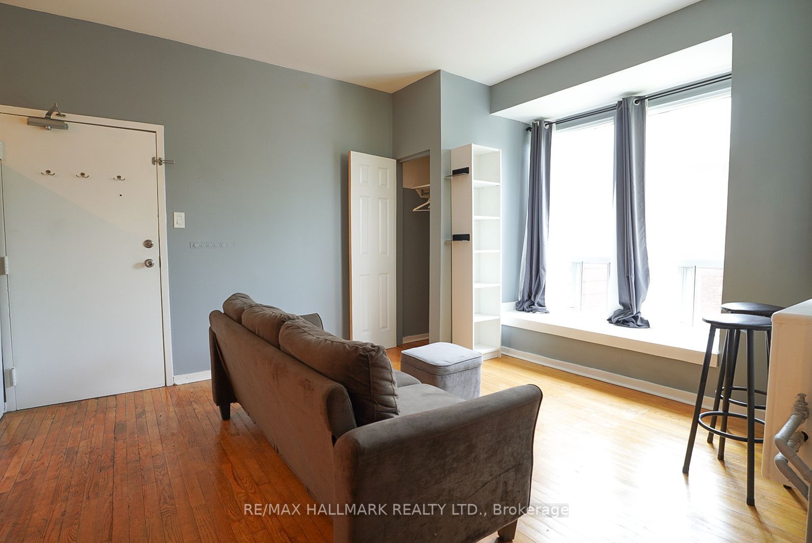 1432 Queen Street E 3 Property Photo 3