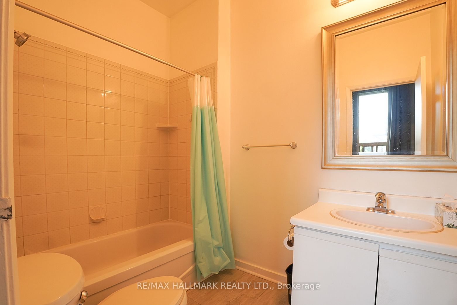 1432 Queen Street E 3 Property Photo 7