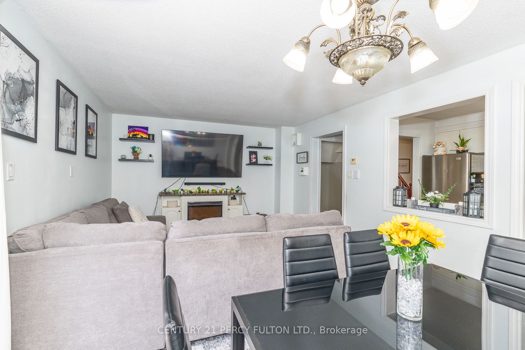 557 Cobblehill Drive Property Photo 14