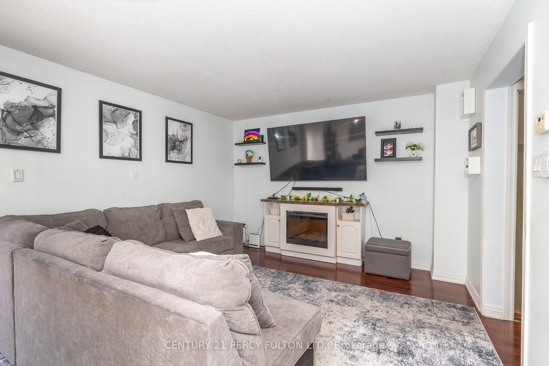 557 Cobblehill Drive Property Photo 15