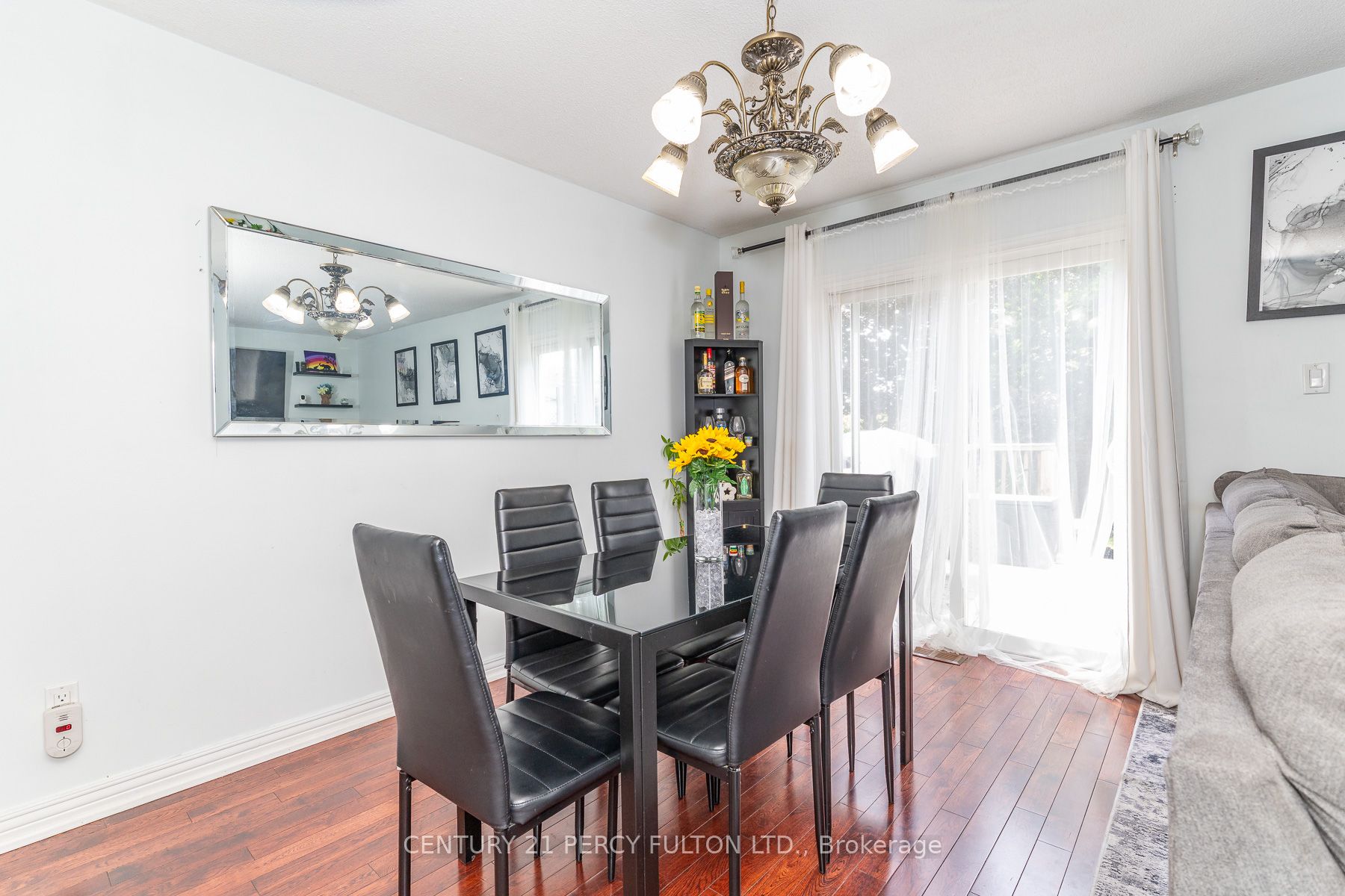557 Cobblehill Drive Property Photo 16