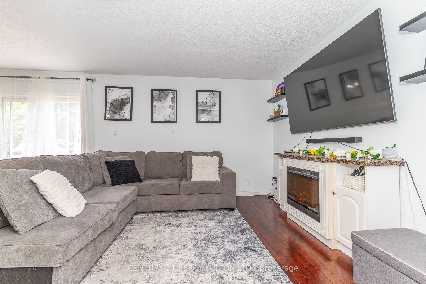 557 Cobblehill Drive Property Photo 17