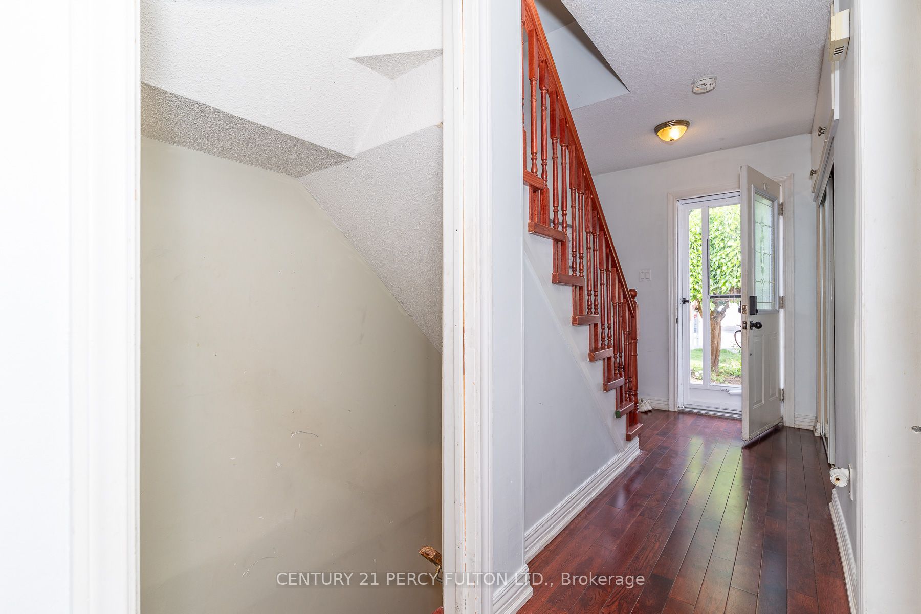 557 Cobblehill Drive Property Photo 31