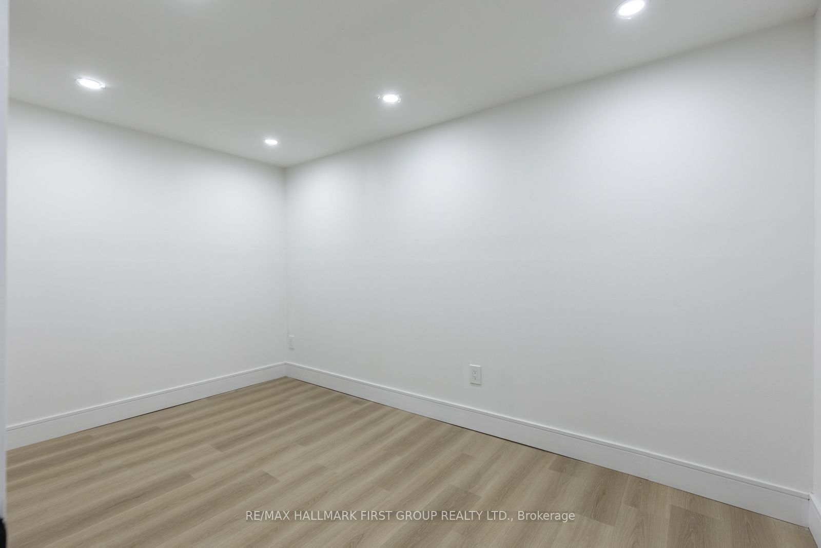 270 Timberbank Boulevard 75 Property Photo 23