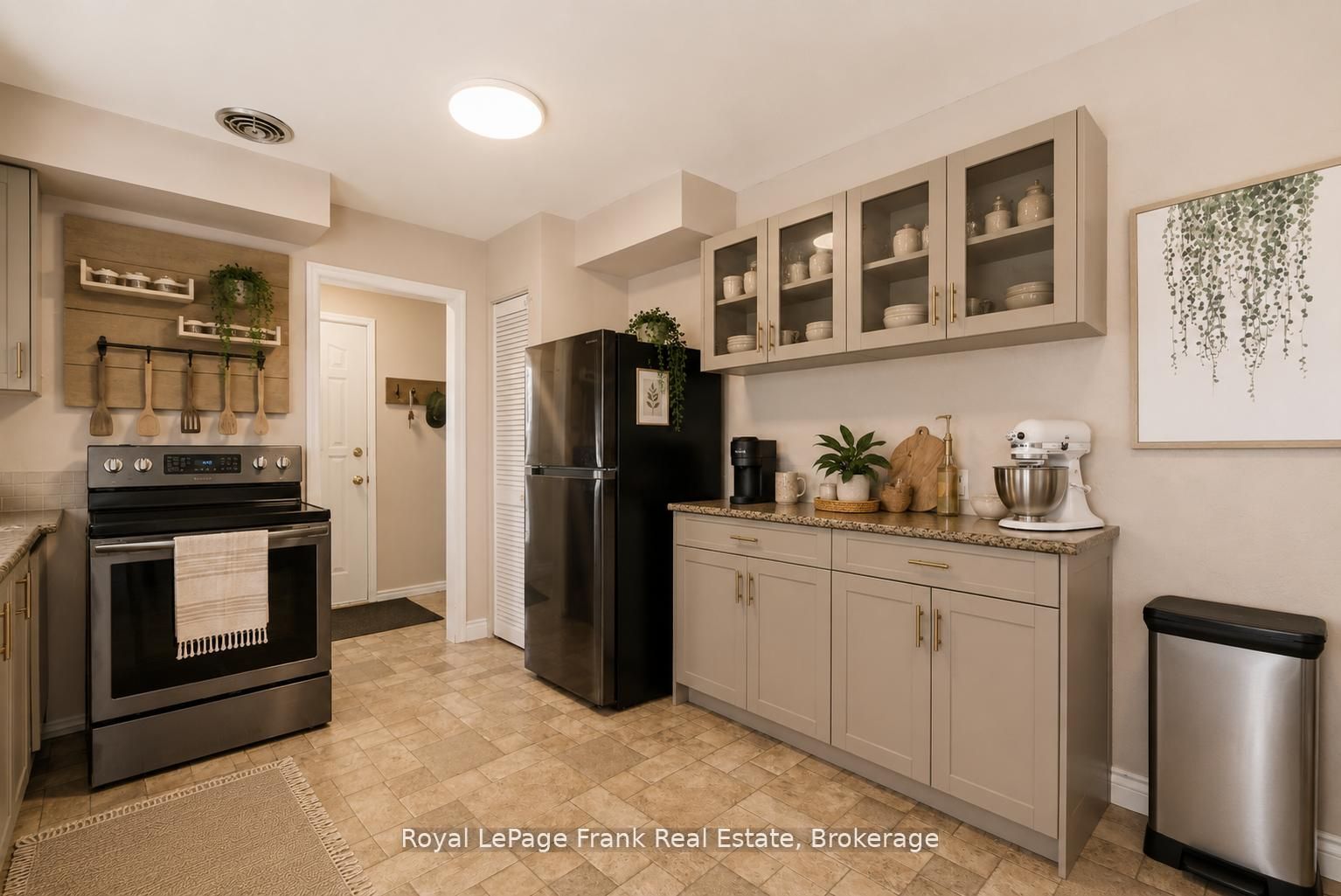 185 Athabasca Street Property Photo 9