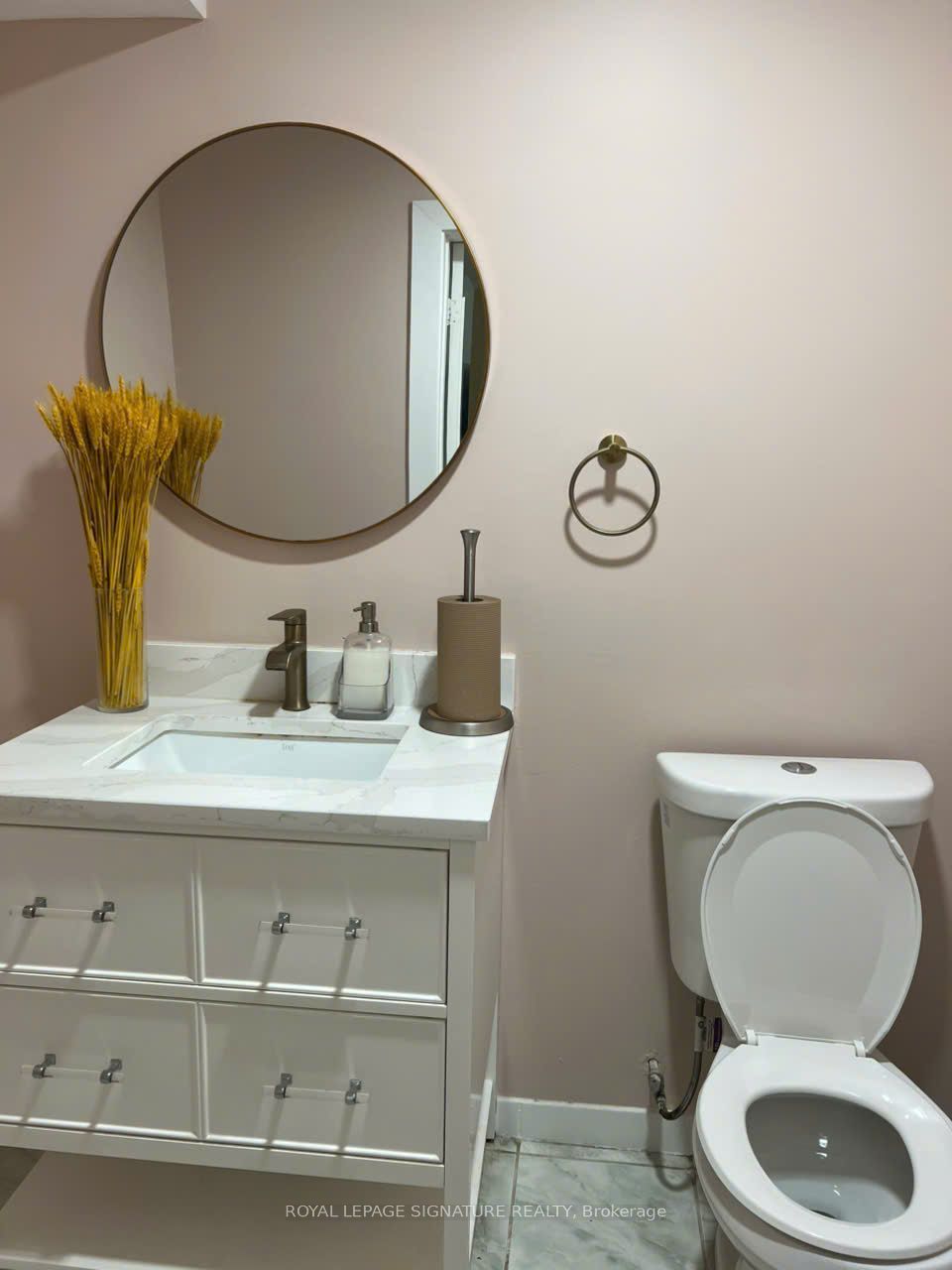 2195 Queen Street E Property Photo 15