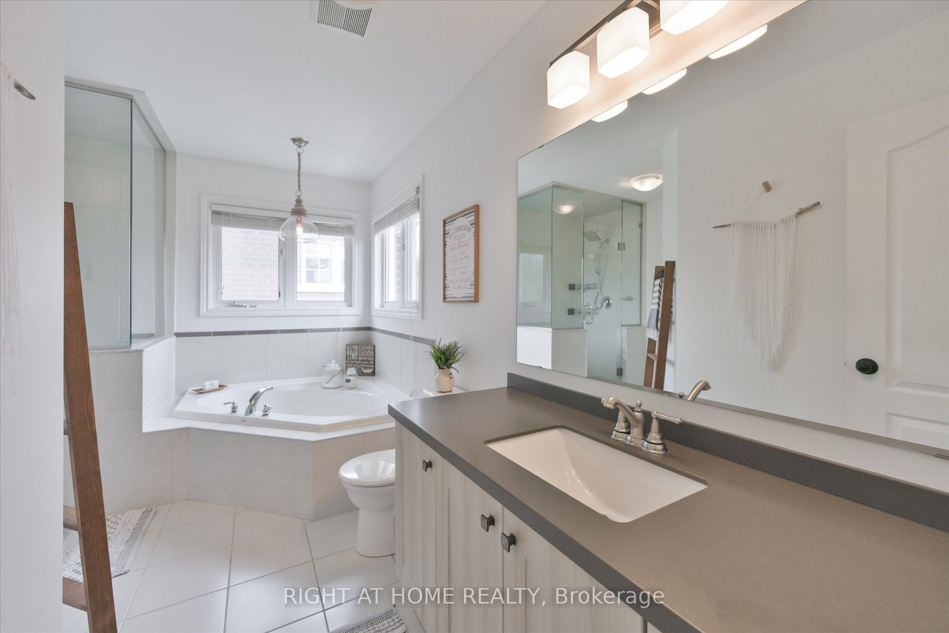 1259 Aldsworth Crescent Property Photo 23