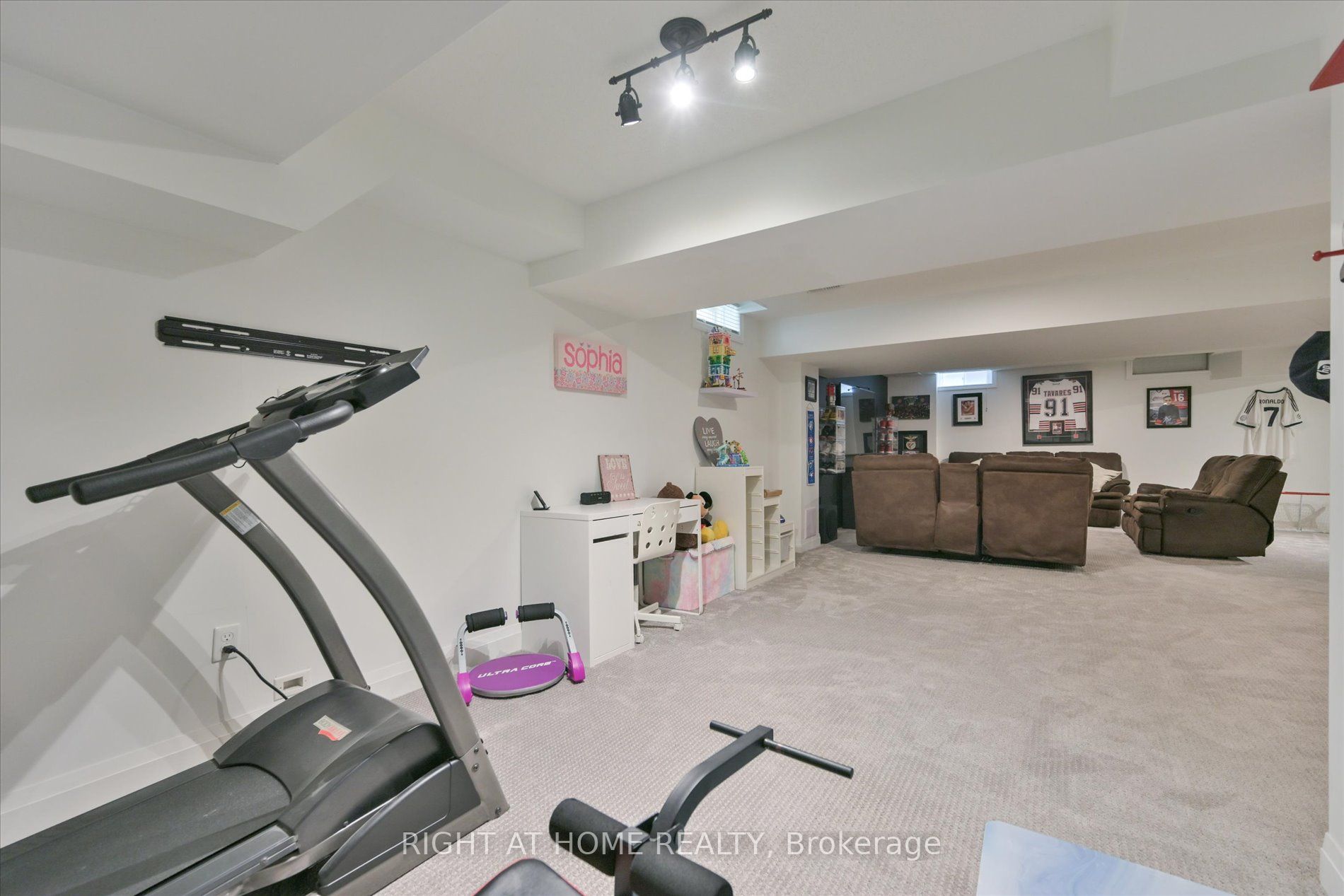 1259 Aldsworth Crescent Property Photo 37