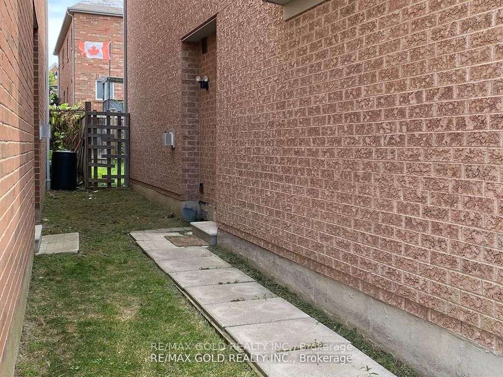 27 Middlecote Drive Bsmt Property Photo 9