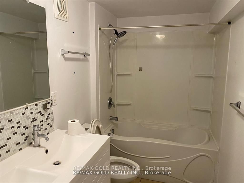 27 Middlecote Drive Bsmt Property Photo 17