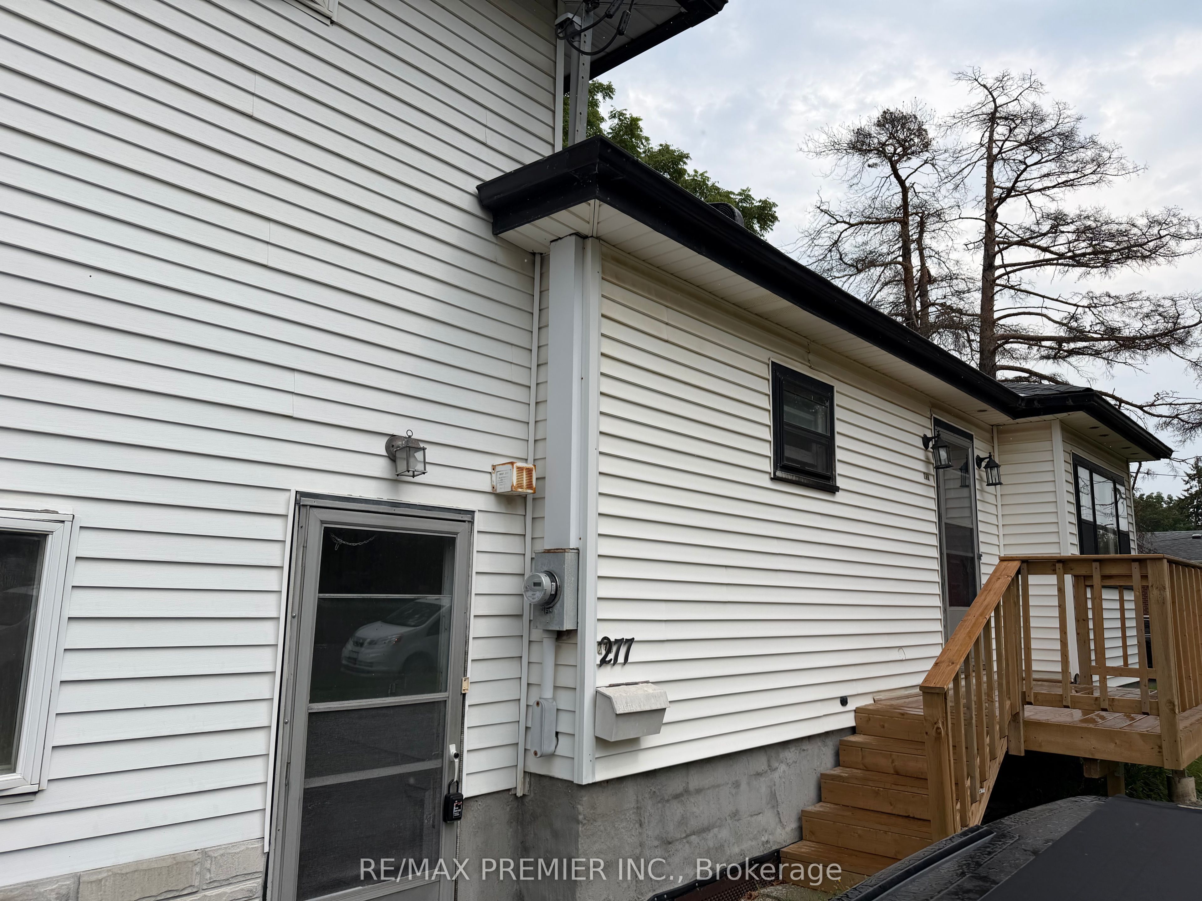 277 Gibbons Street Property Photo 2