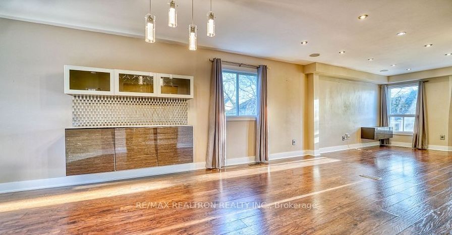 90 Oke Road Main Floor Property Photo 8
