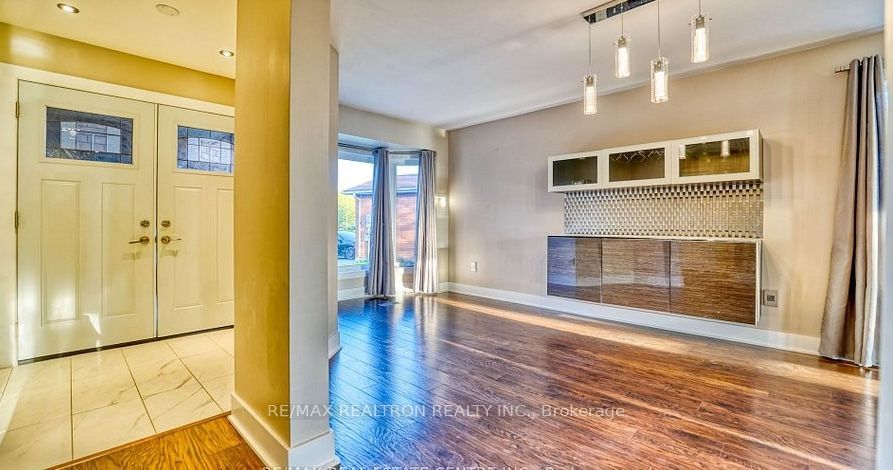 90 Oke Road Main Floor Property Photo 9