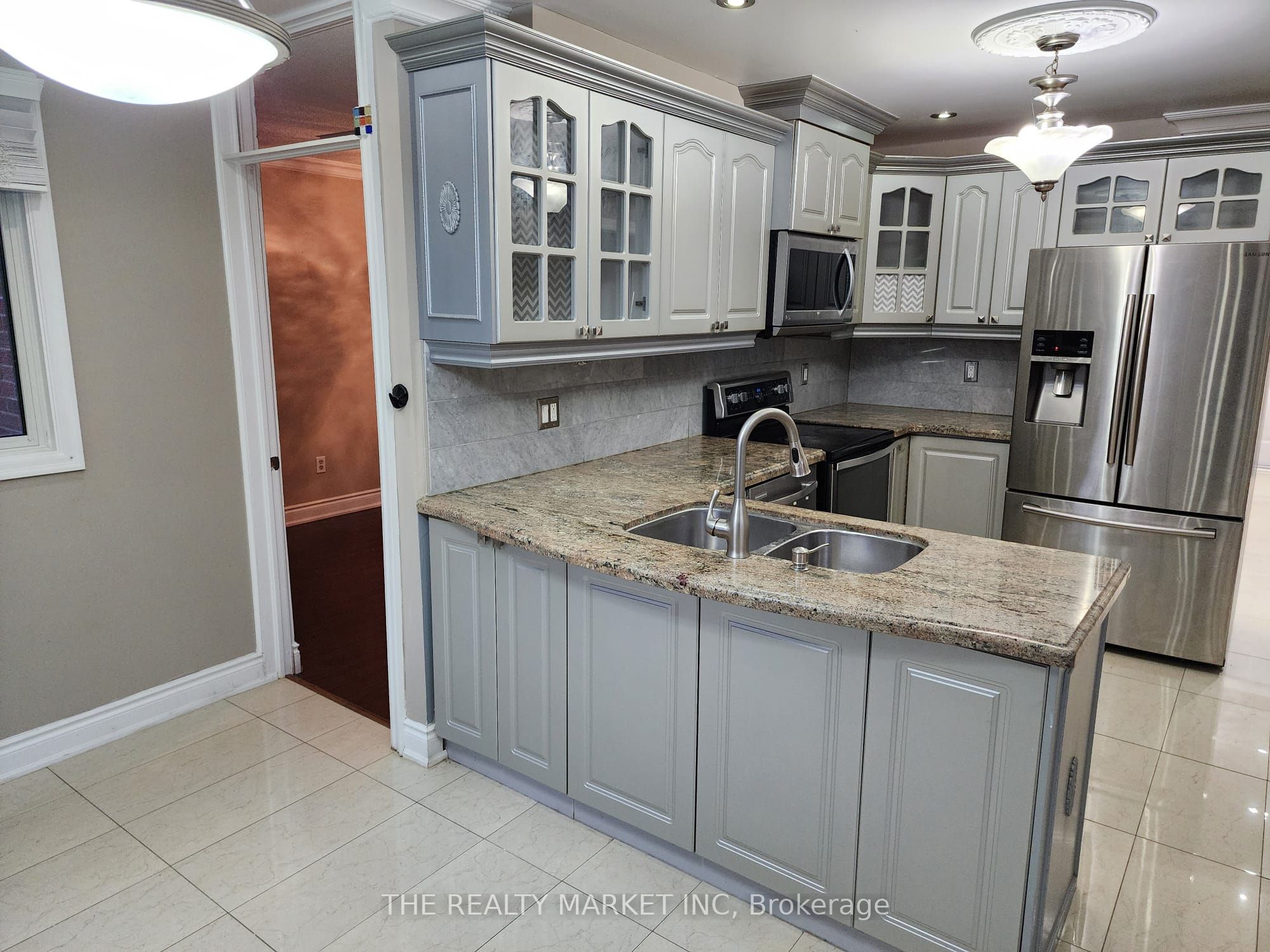 102 William Stephenson Drive Property Photo 9