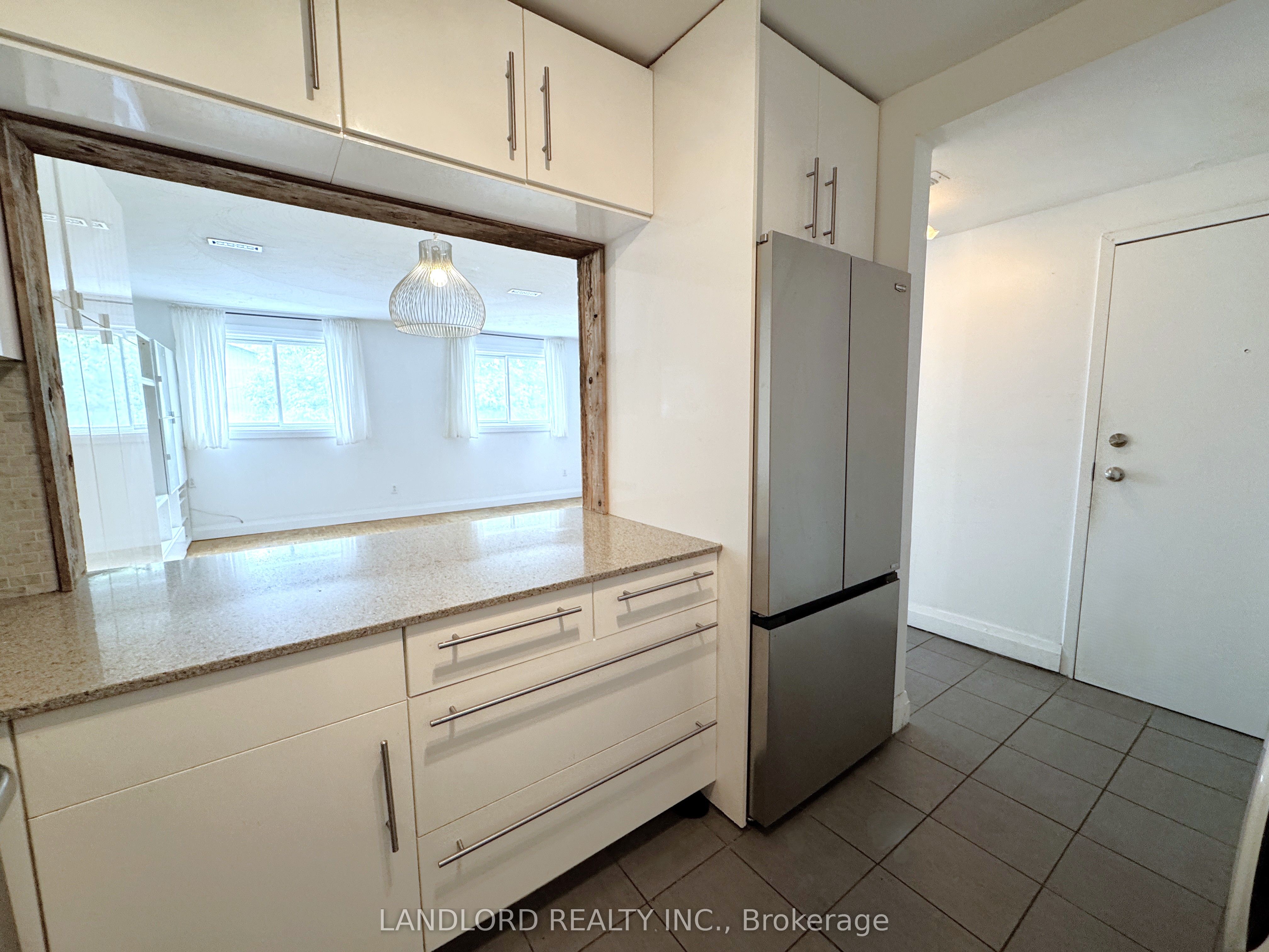 1175 Queen Street E B Property Photo 4
