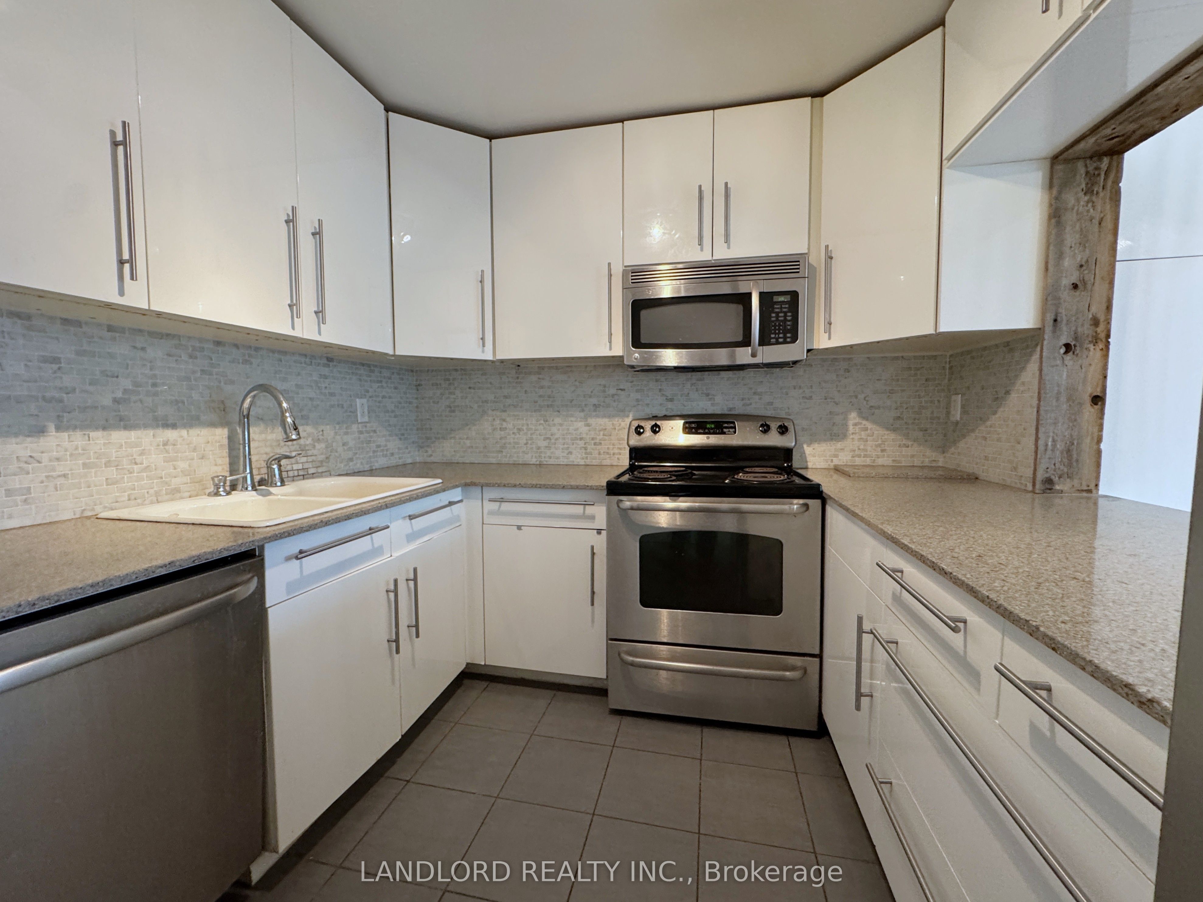 1175 Queen Street E B Property Photo 6