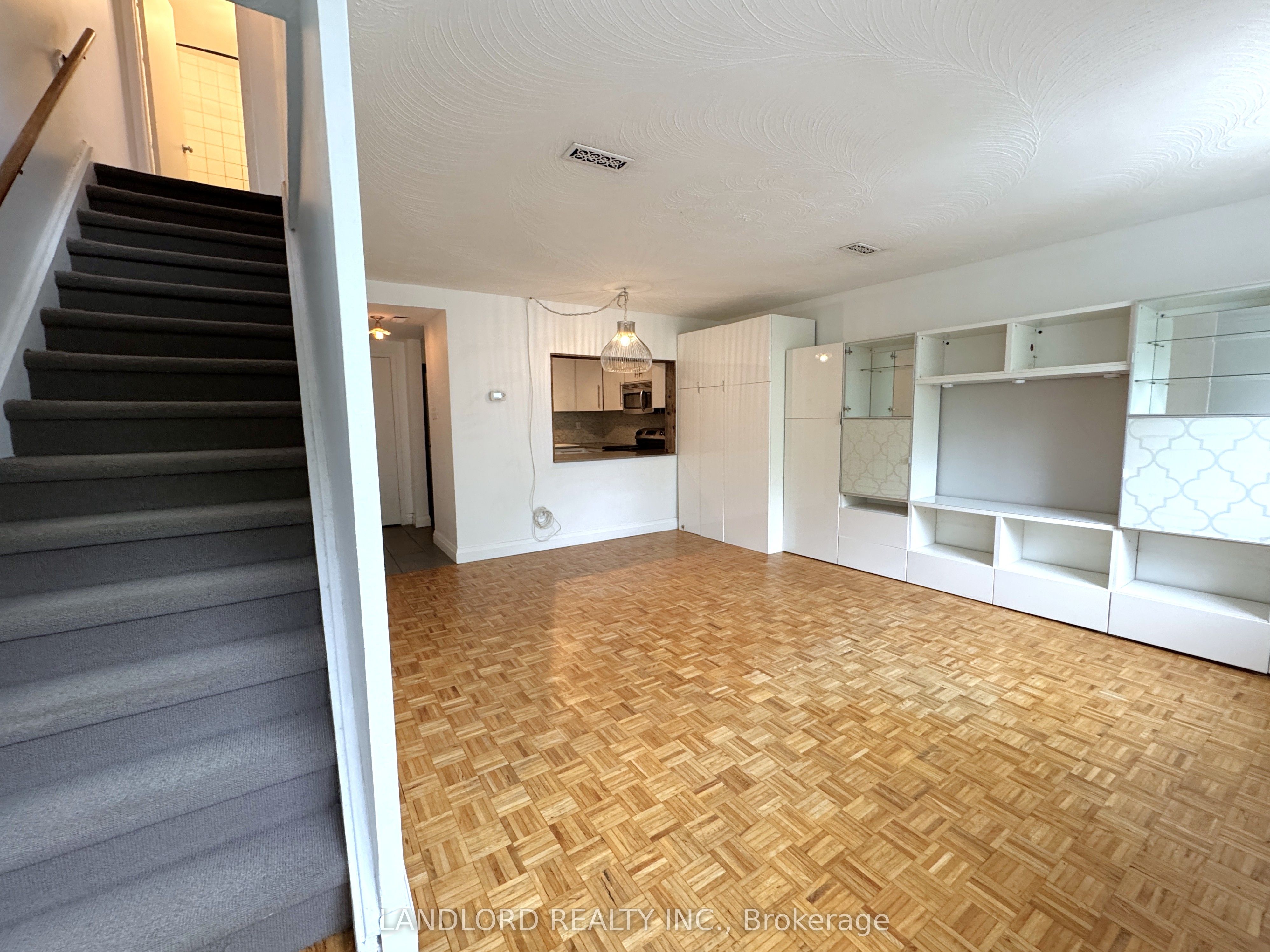 1175 Queen Street E B Property Photo 8