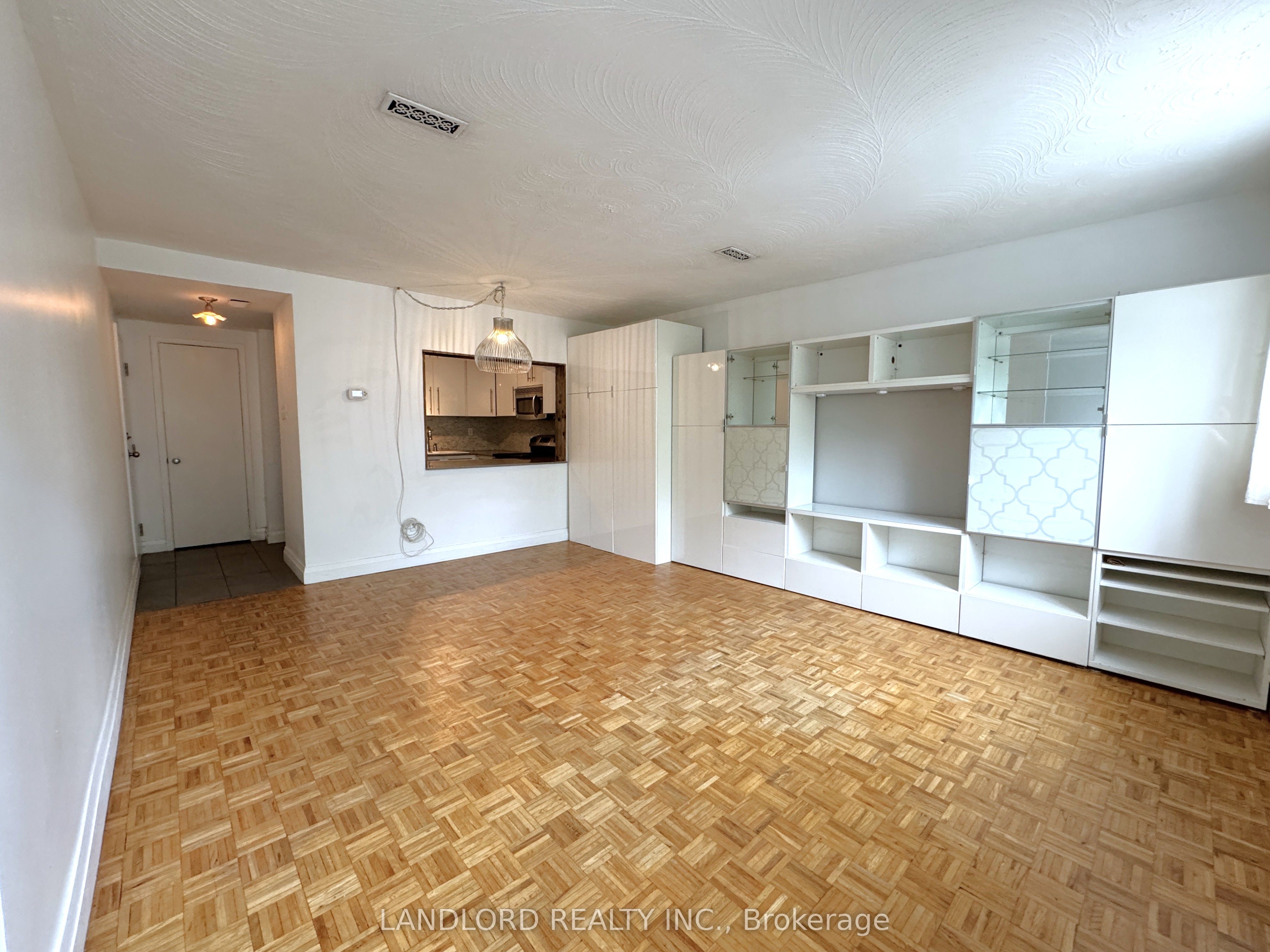 1175 Queen Street E B Property Photo 9