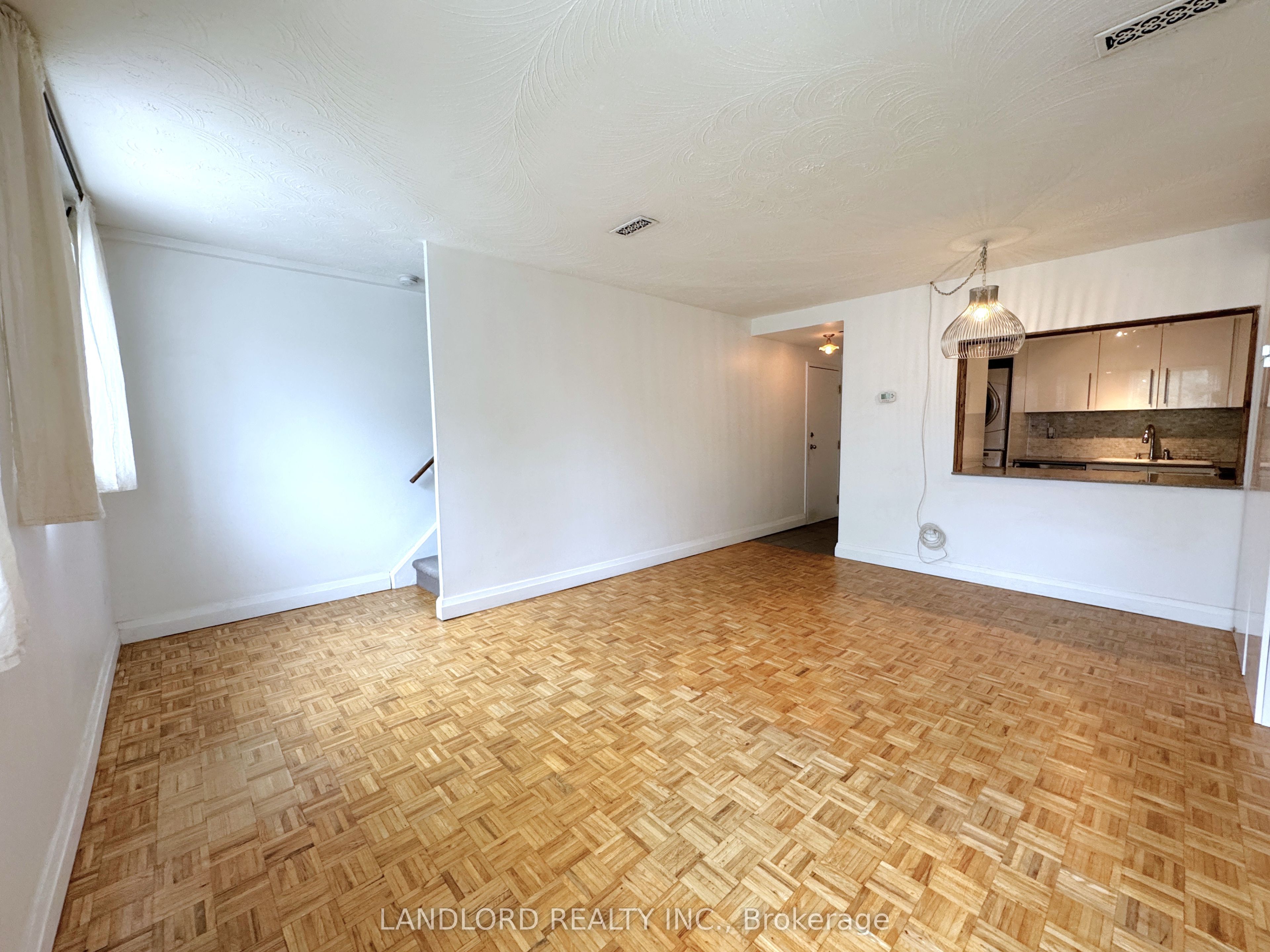 1175 Queen Street E B Property Photo 10