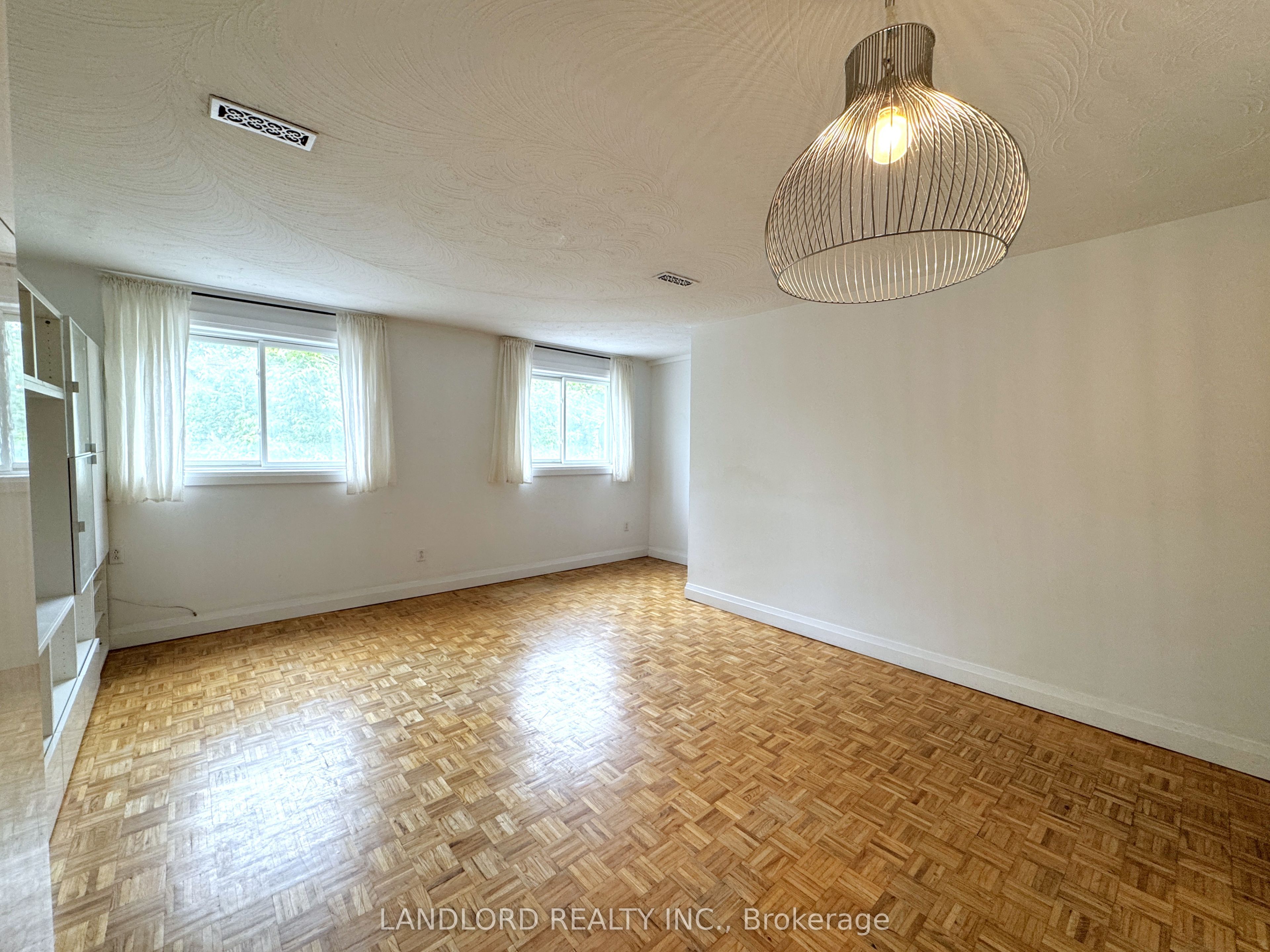 1175 Queen Street E B Property Photo 11