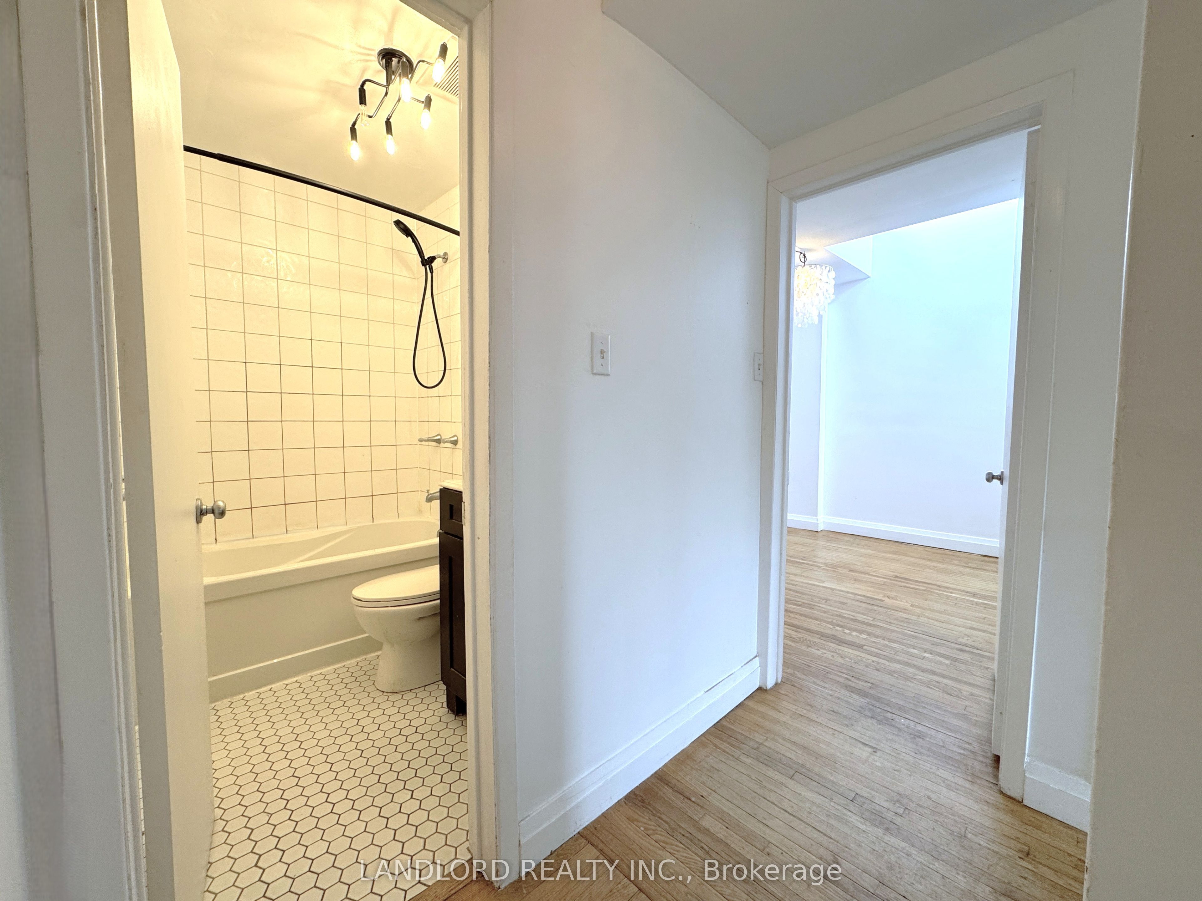1175 Queen Street E B Property Photo 12
