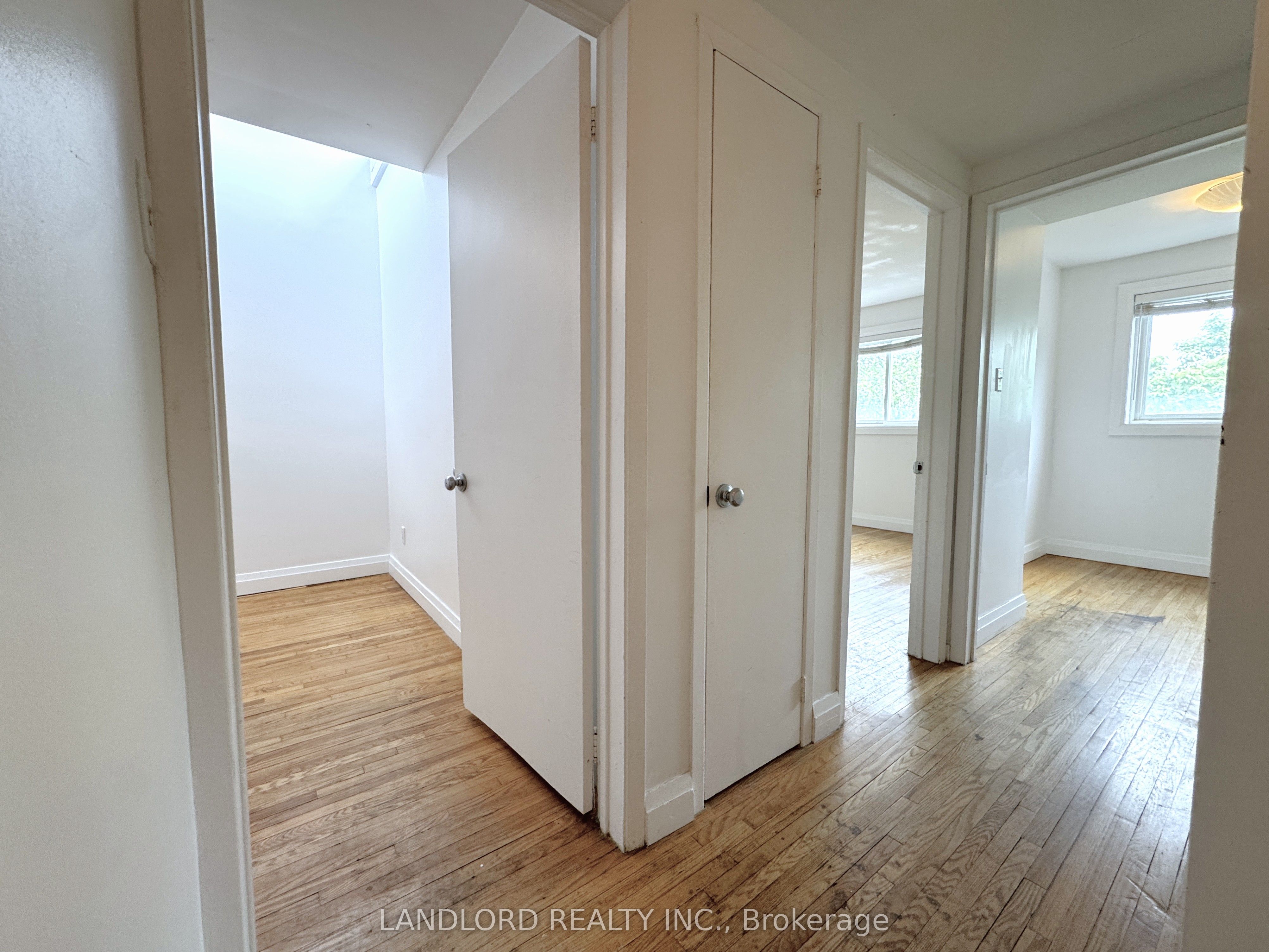1175 Queen Street E B Property Photo 14