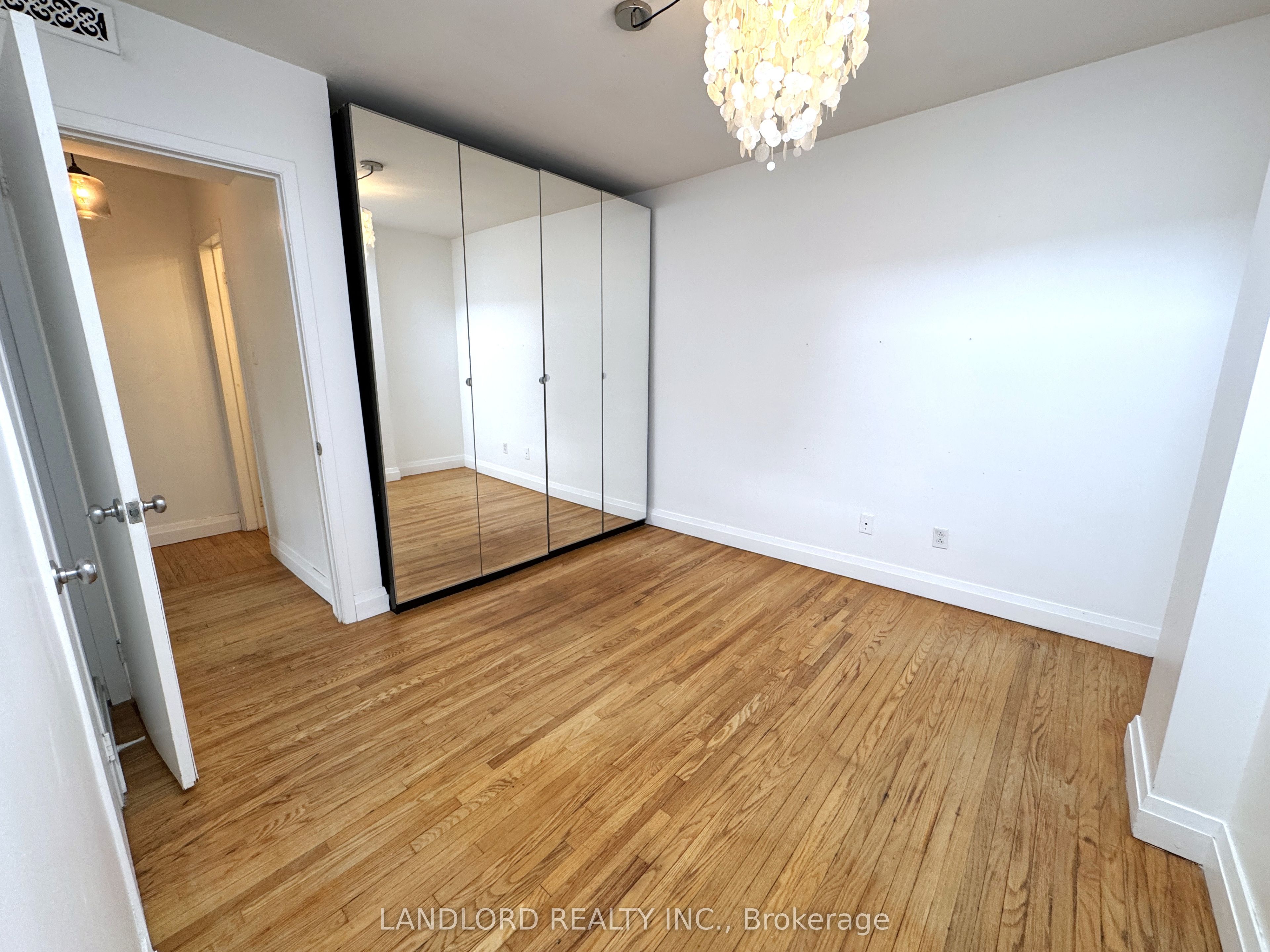 1175 Queen Street E B Property Photo 16