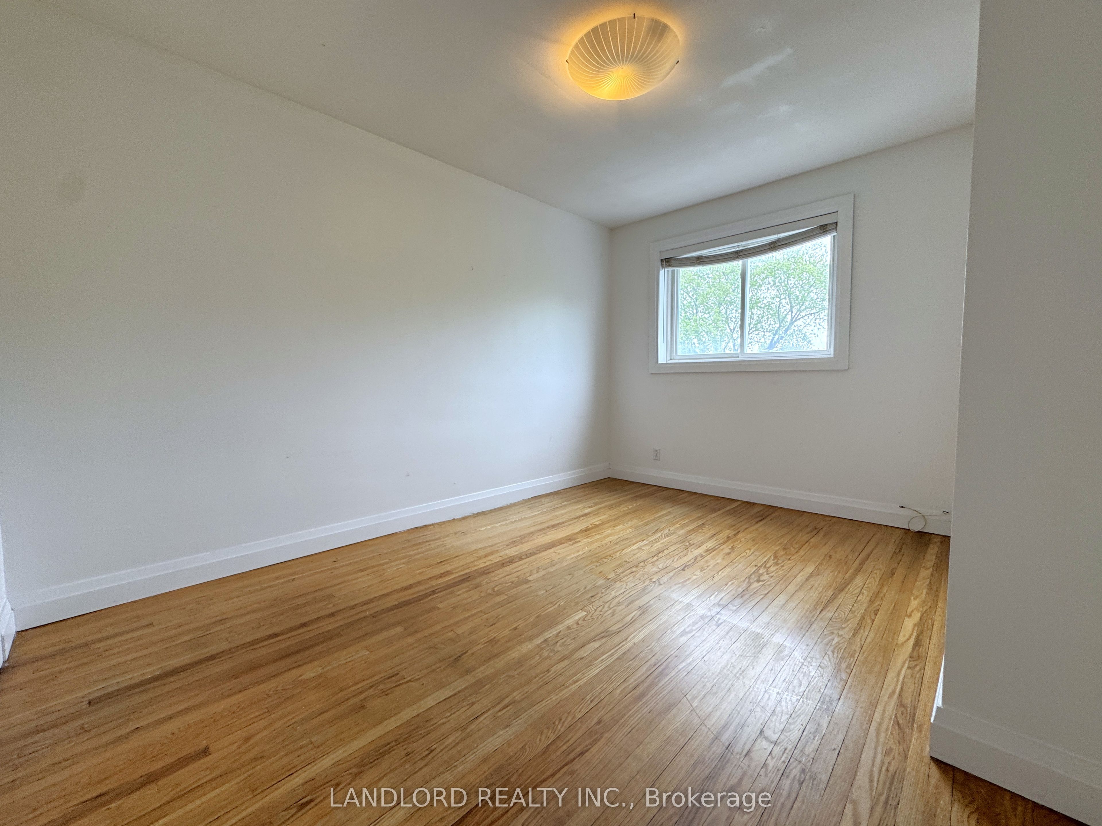 1175 Queen Street E B Property Photo 17