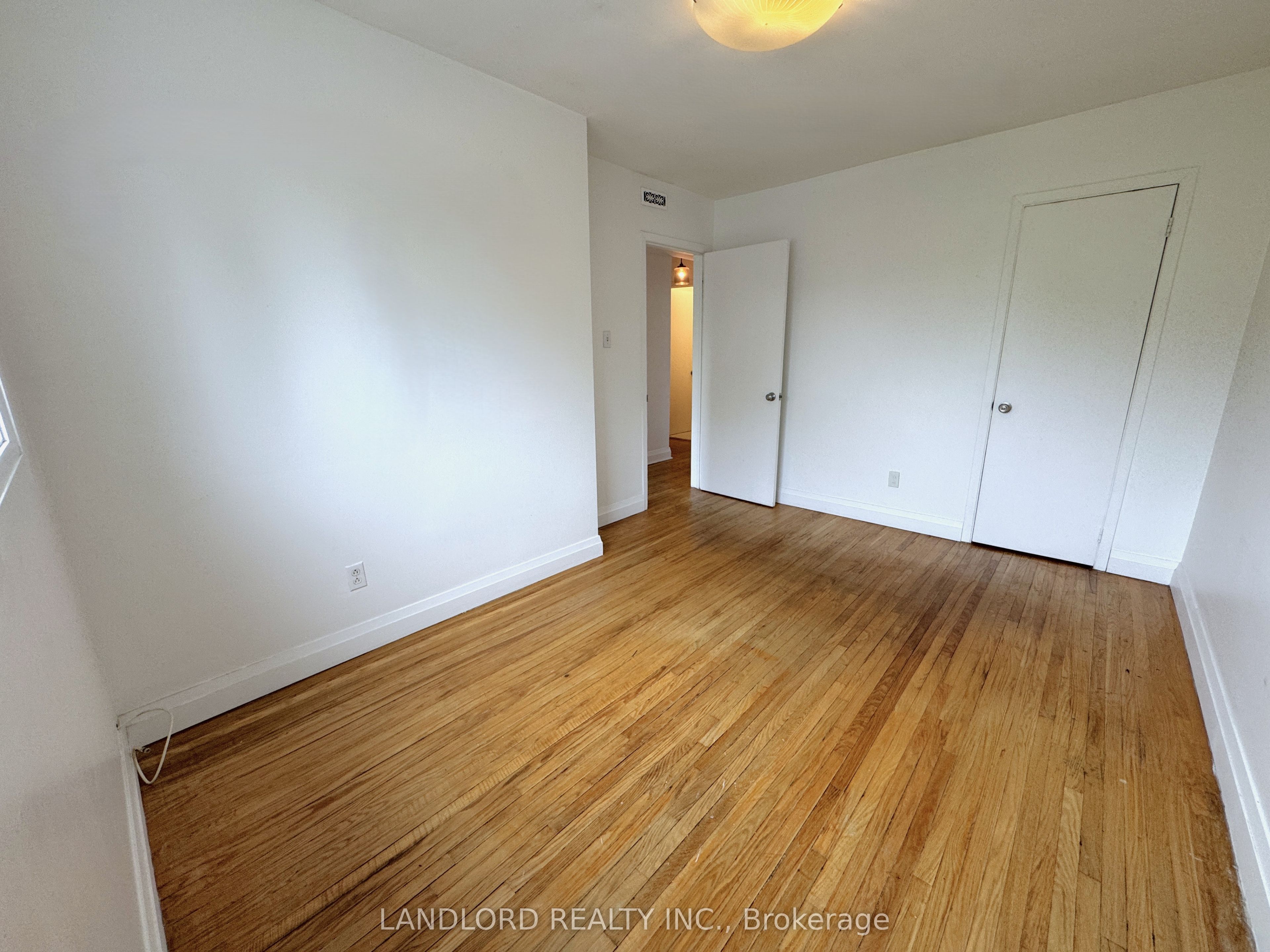 1175 Queen Street E B Property Photo 18