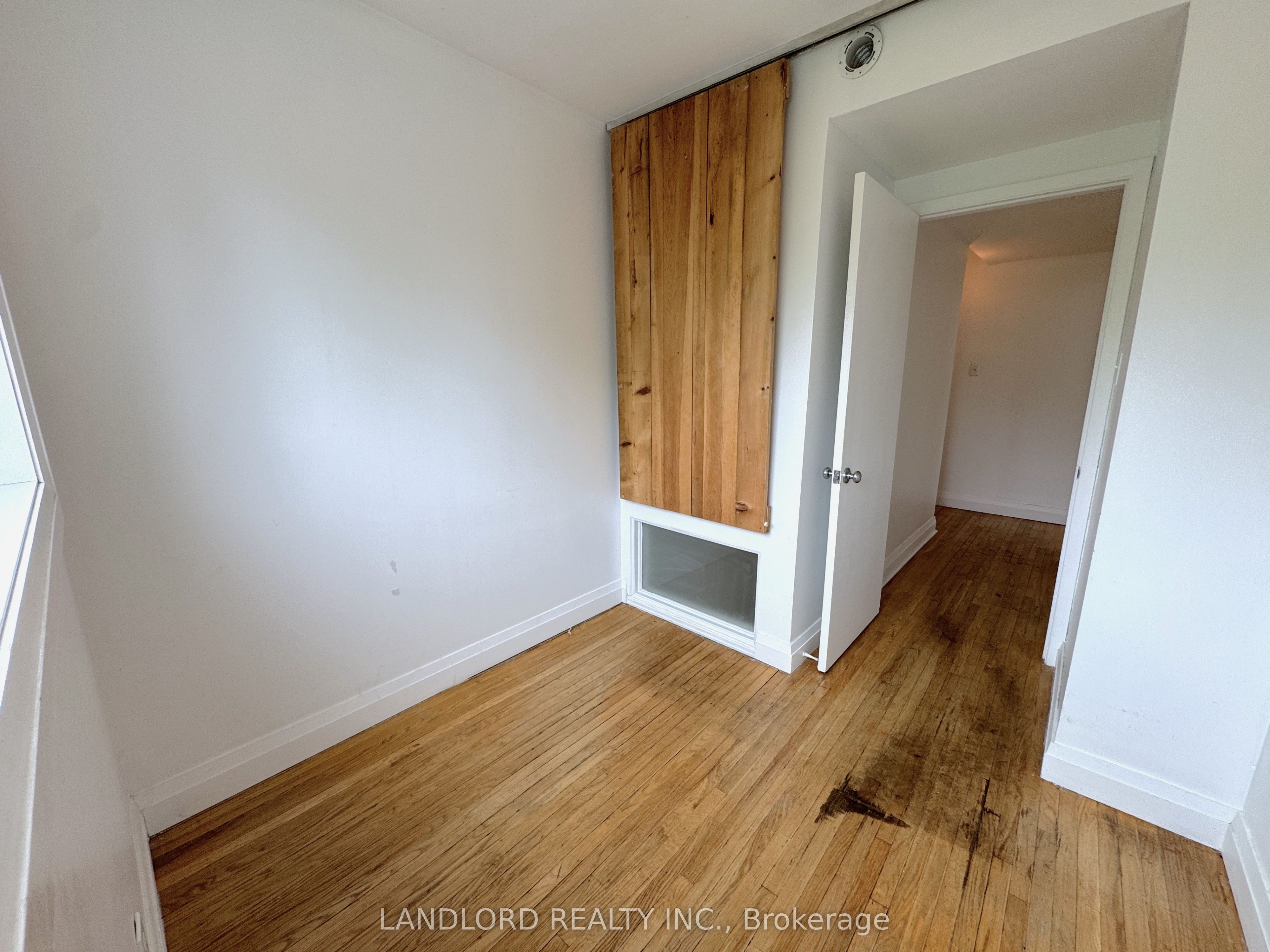 1175 Queen Street E B Property Photo 19