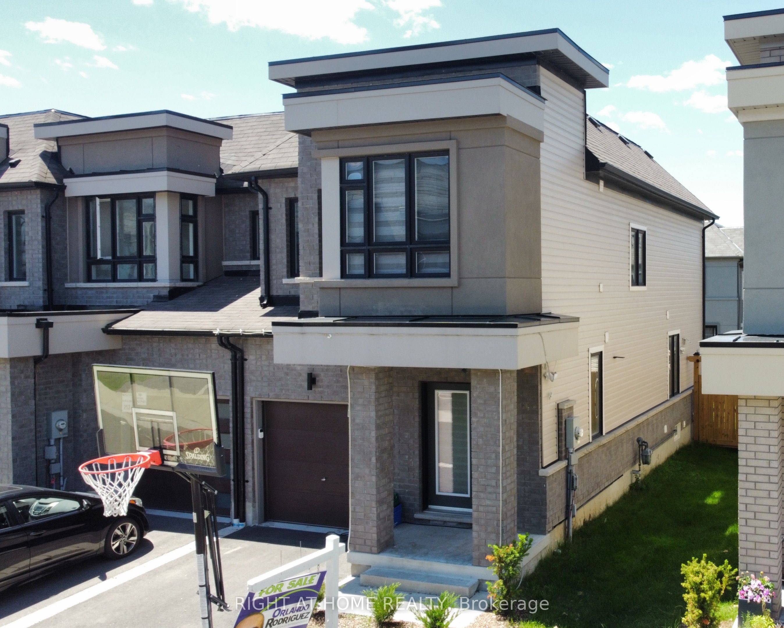 30 Caspian Square Property Photo 4