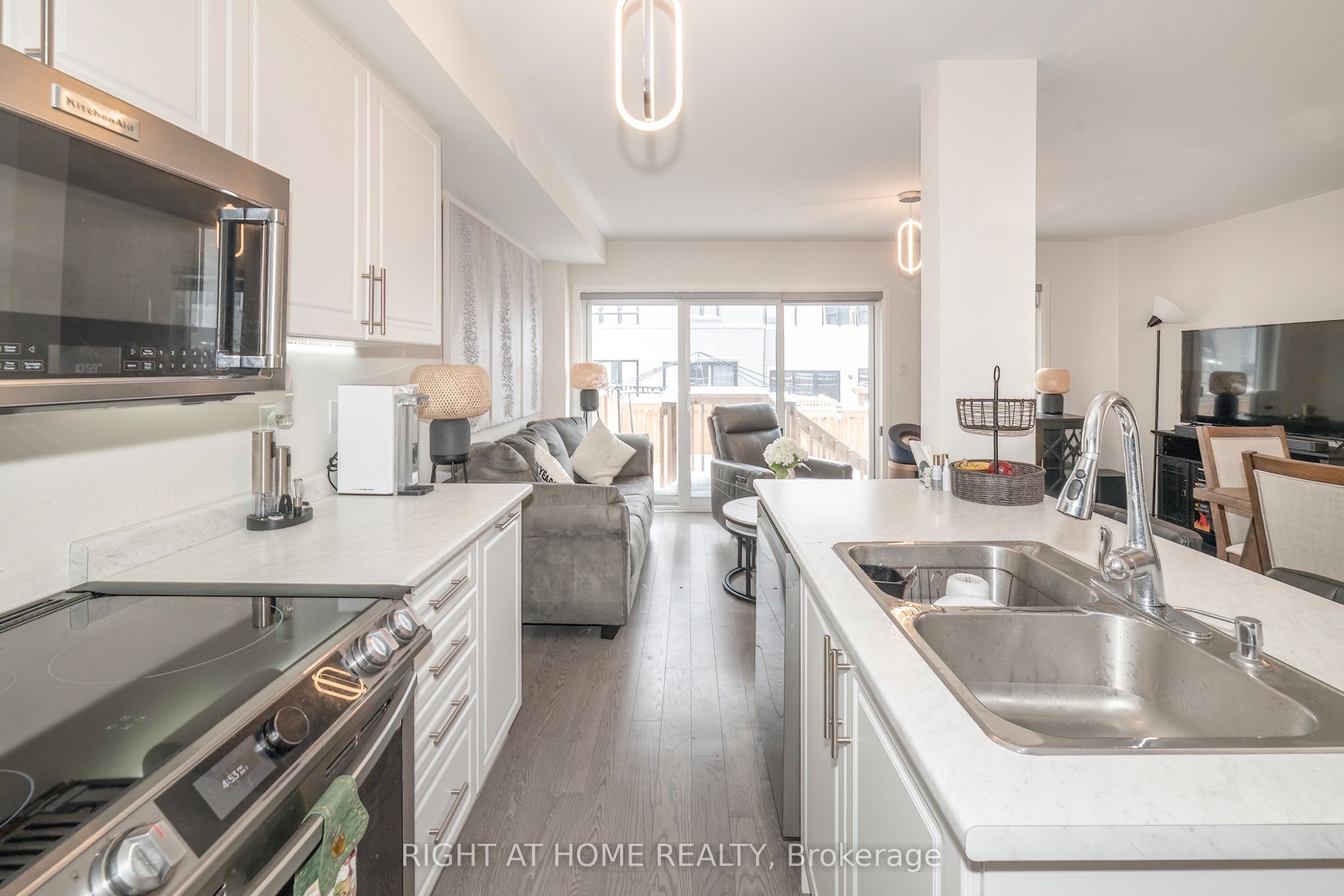 30 Caspian Square Property Photo 9