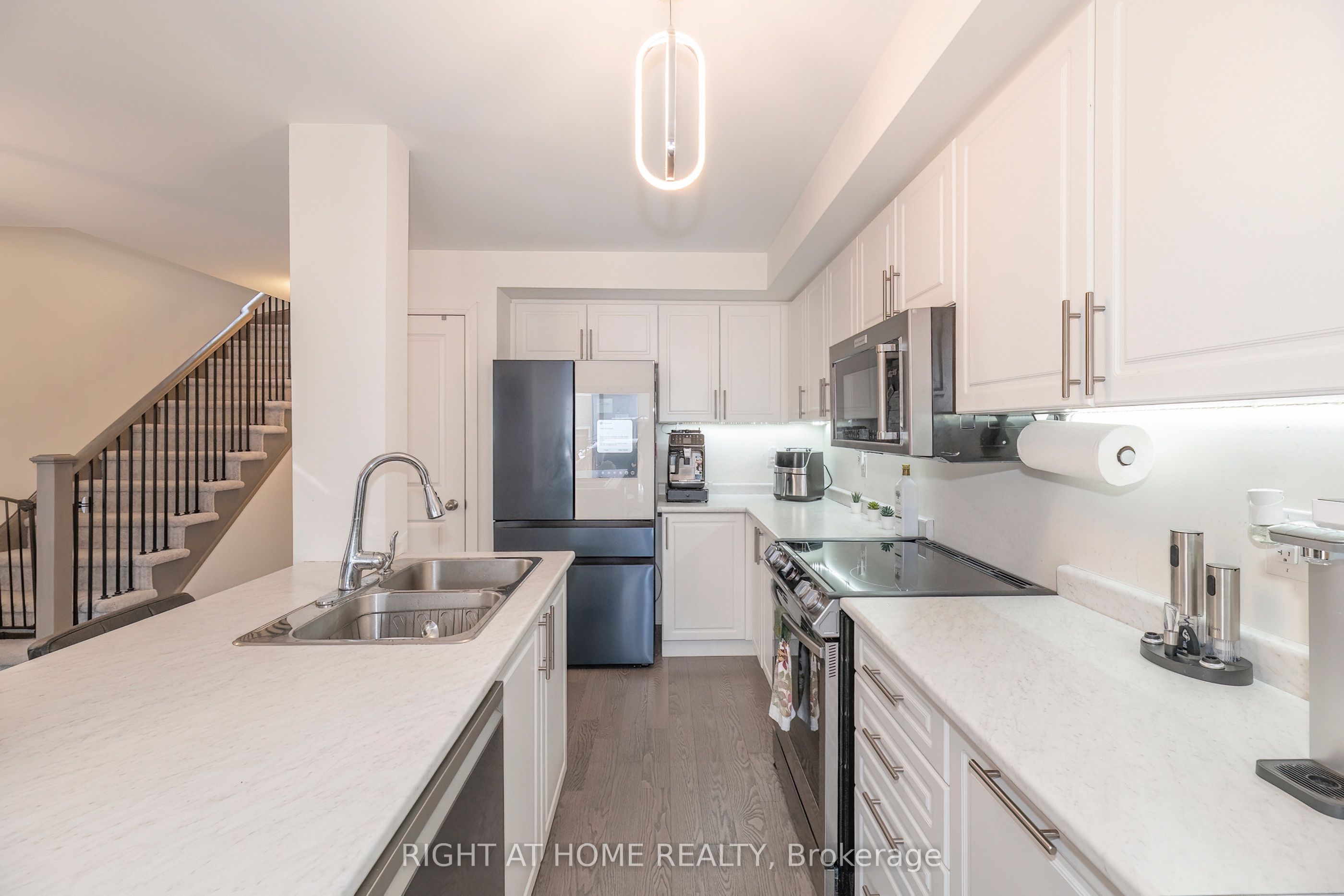 30 Caspian Square Property Photo 10