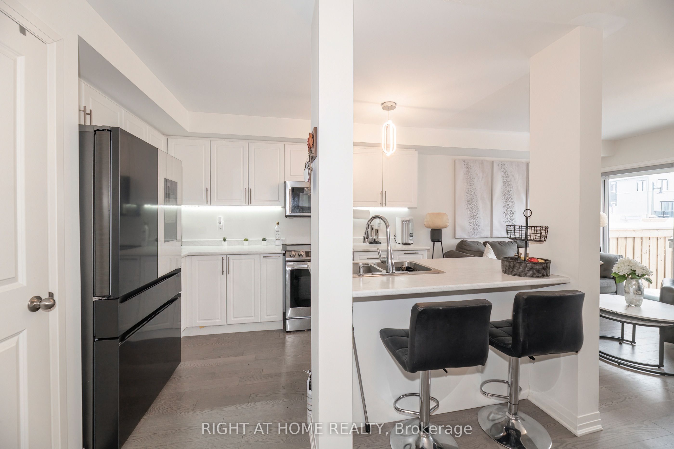 30 Caspian Square Property Photo 11