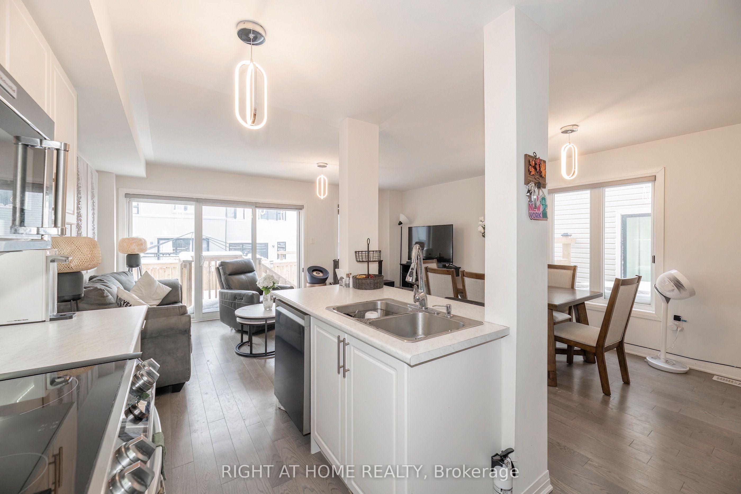 30 Caspian Square Property Photo 12