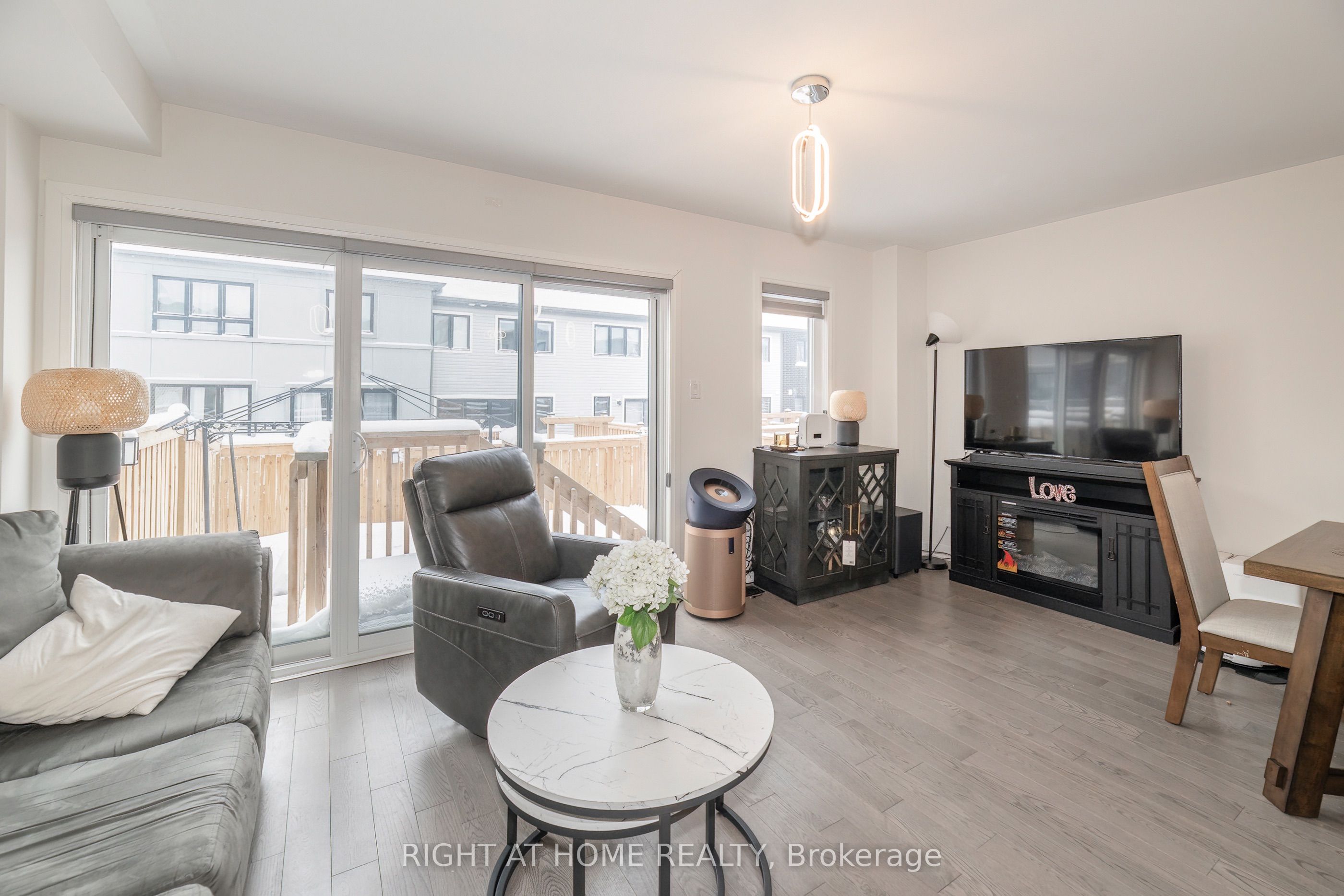 30 Caspian Square Property Photo 13