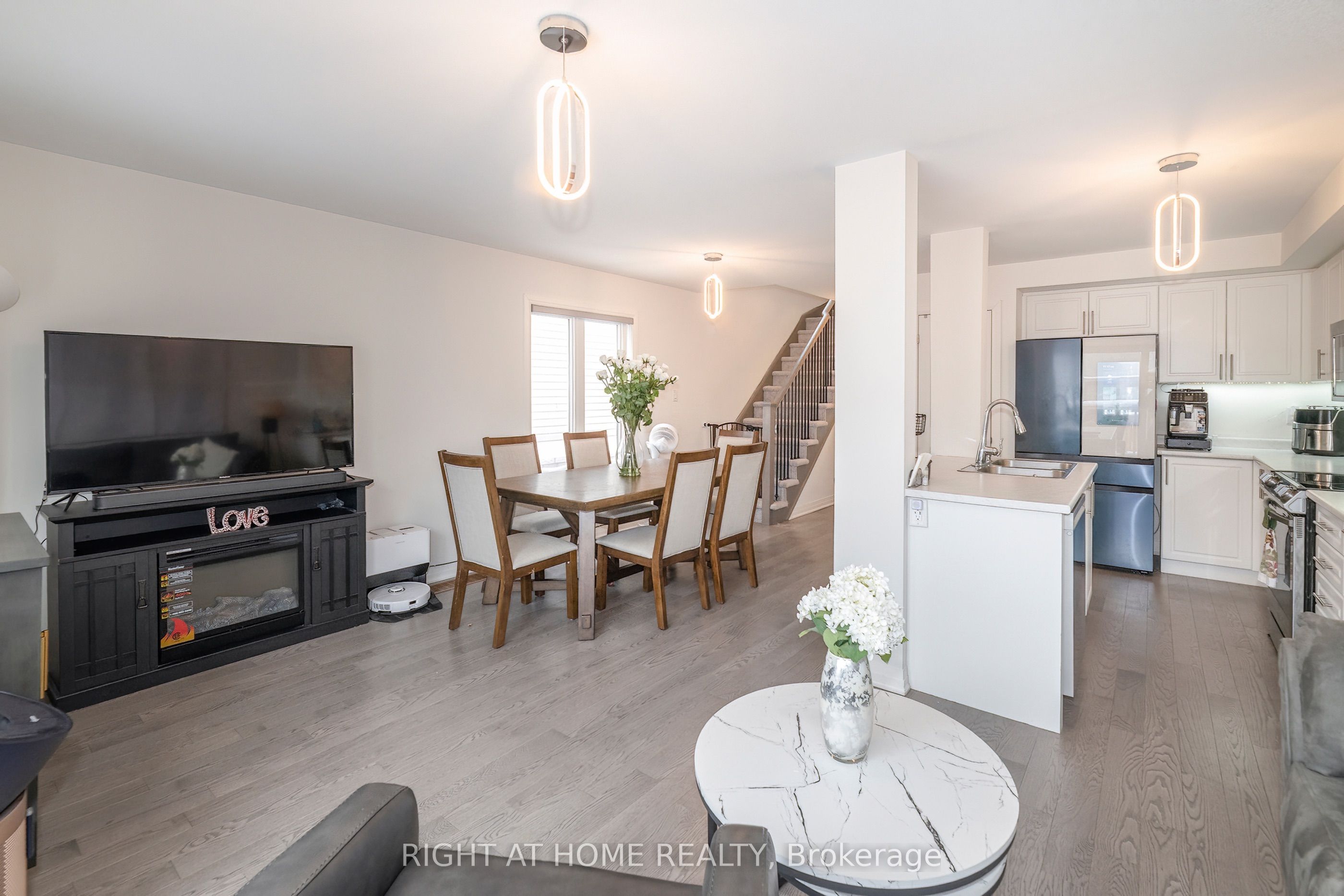 30 Caspian Square Property Photo 14