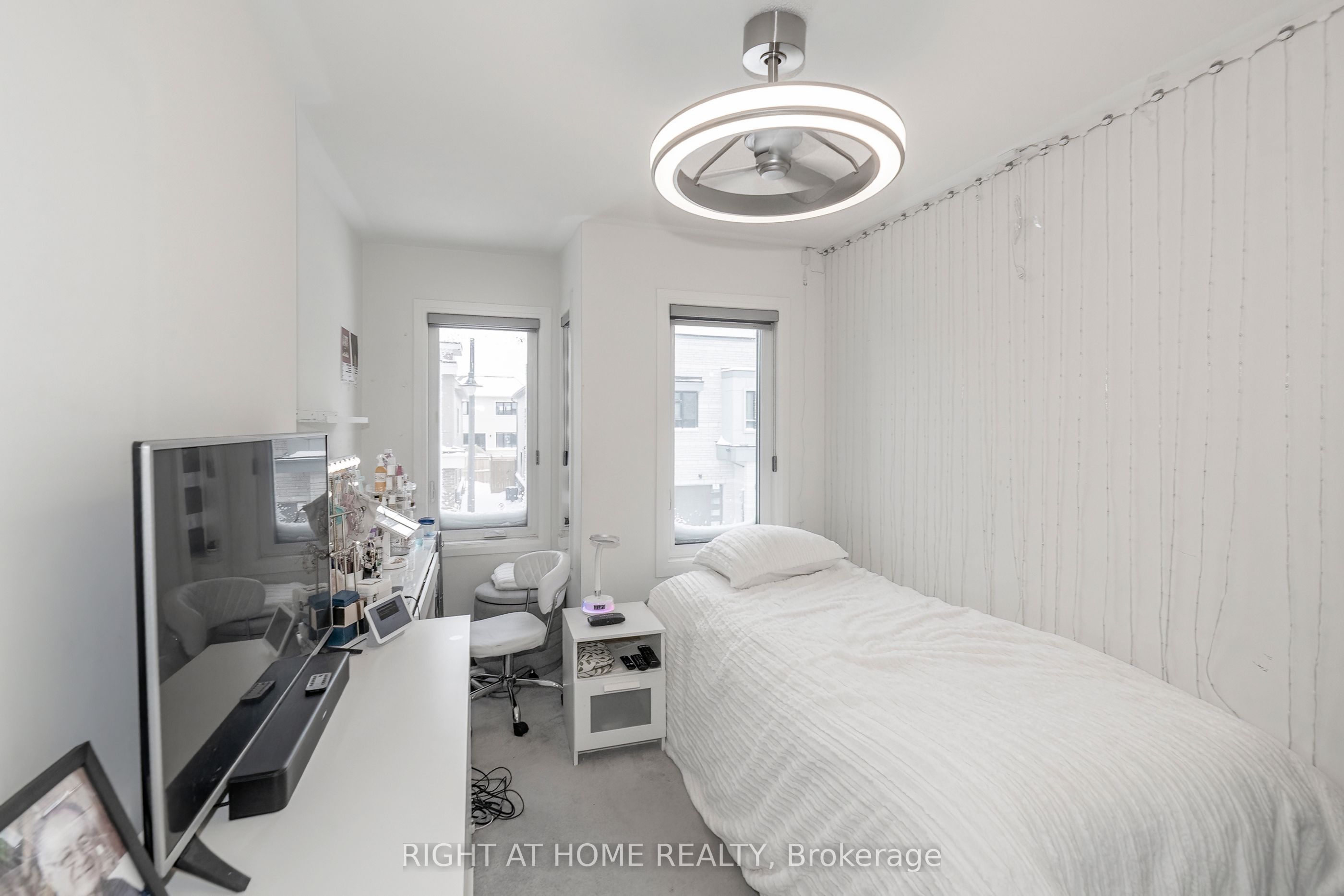 30 Caspian Square Property Photo 20