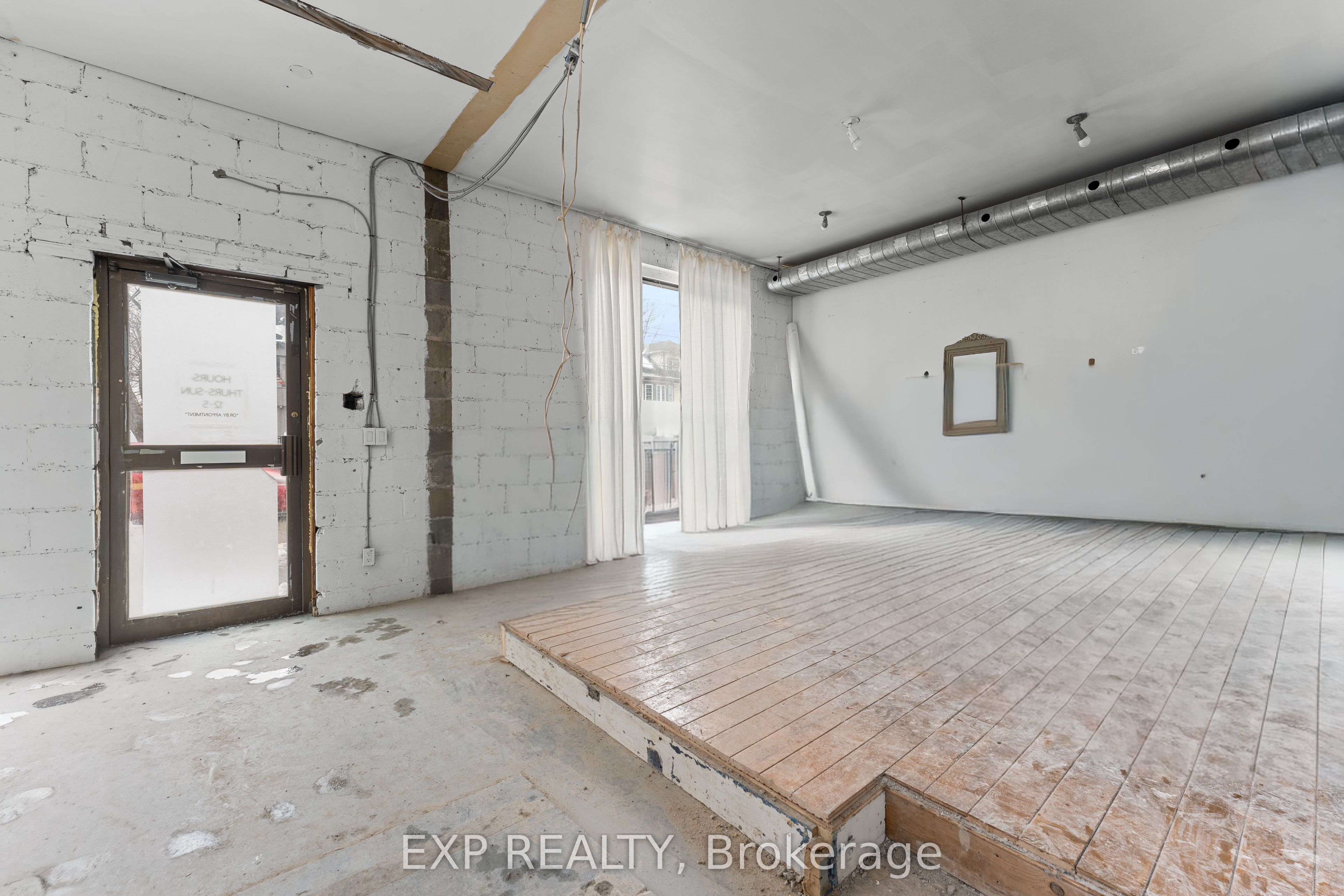 1558 Queen Street E Property Photo 2
