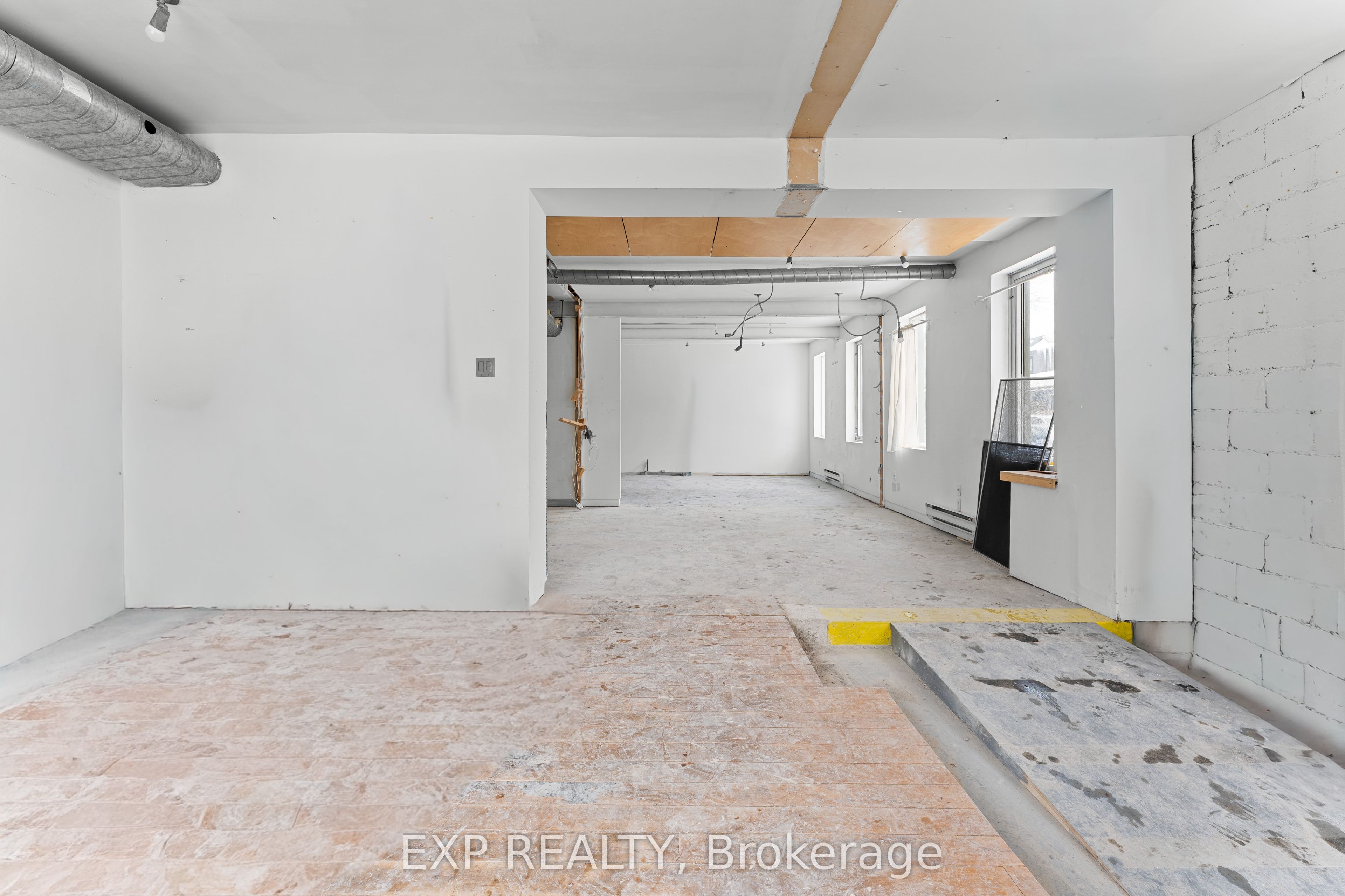 1558 Queen Street E Property Photo 6