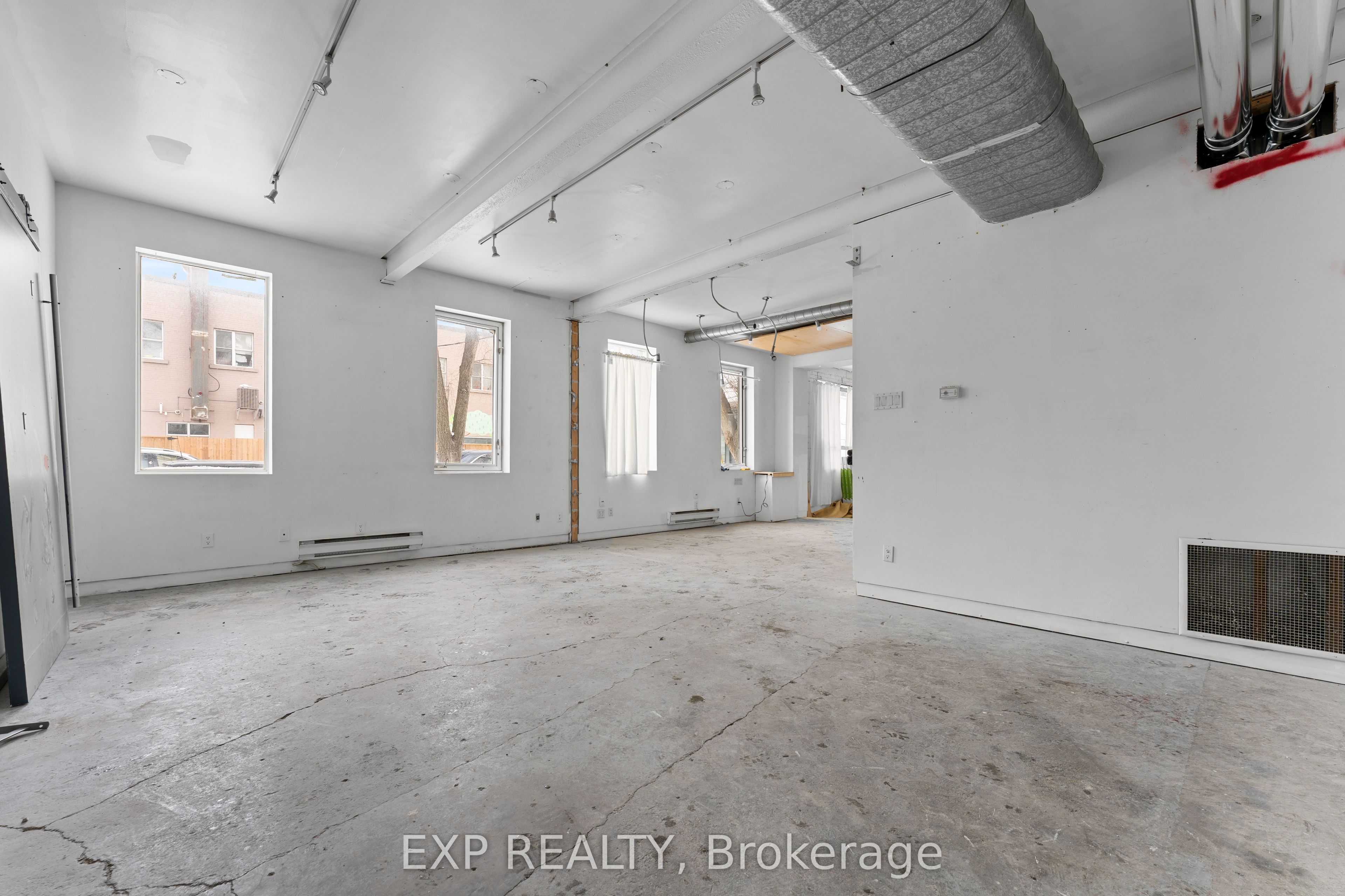 1558 Queen Street E Property Photo 9