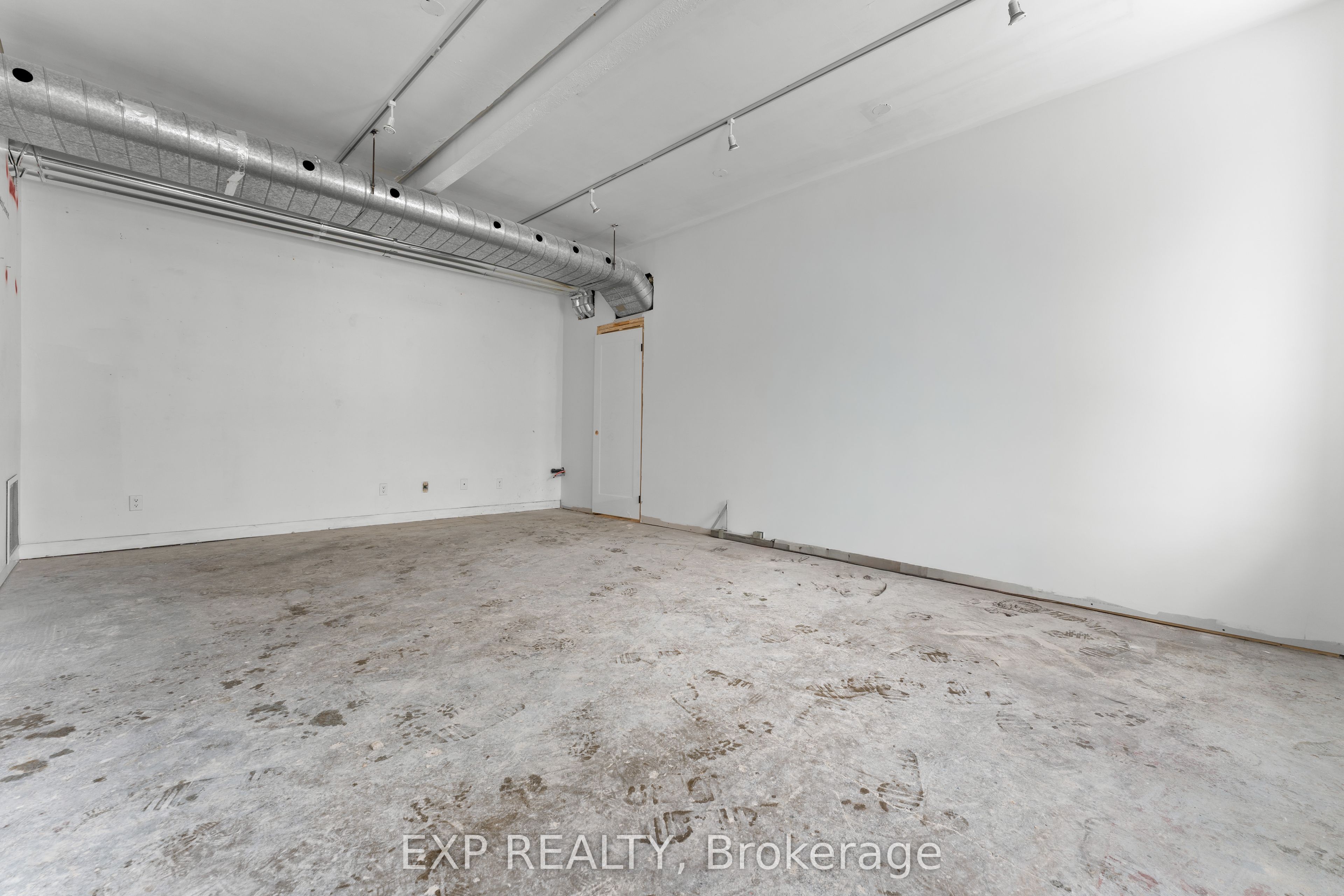 1558 Queen Street E Property Photo 10