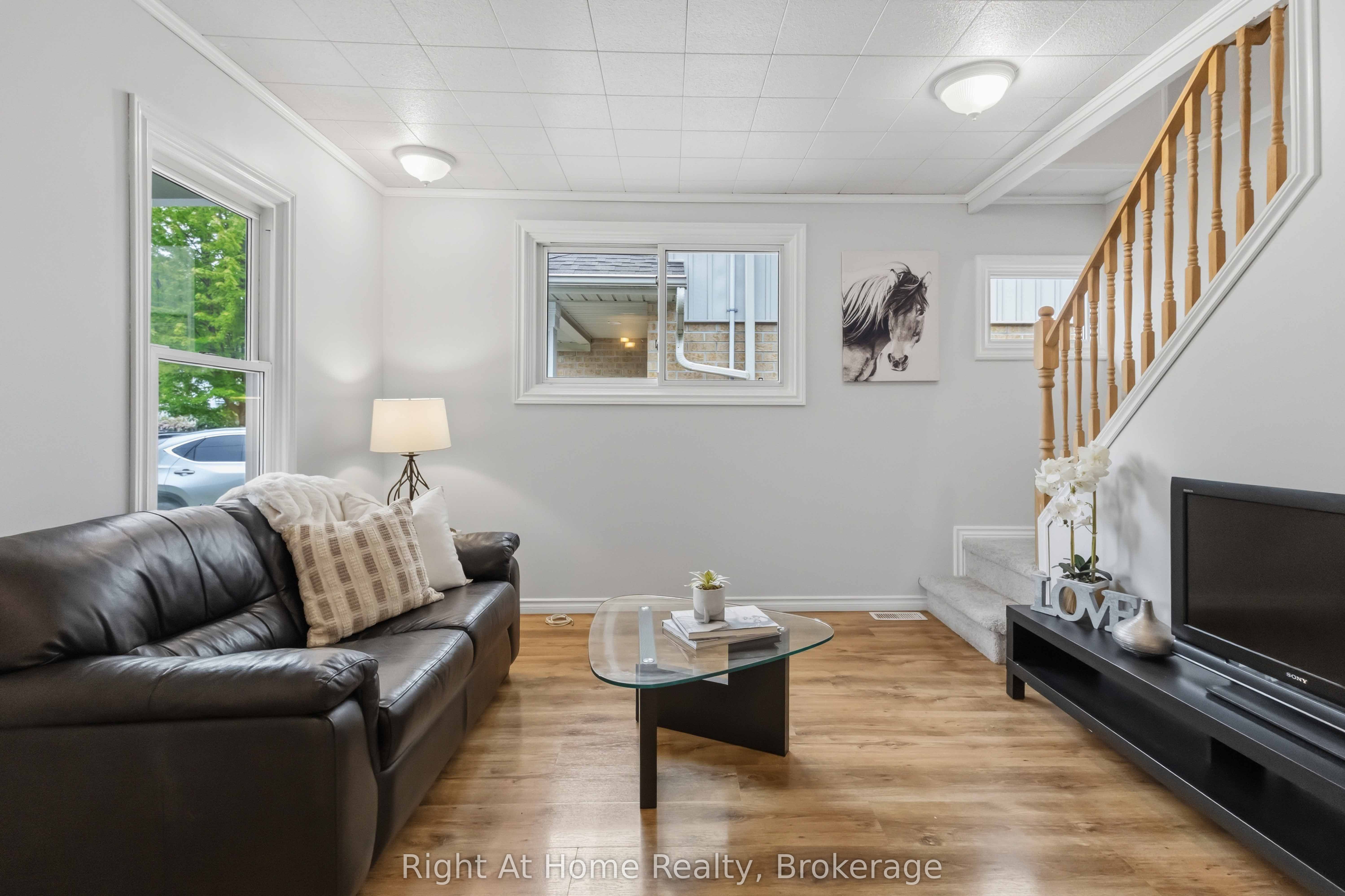 127 Montrave Avenue Property Photo 6