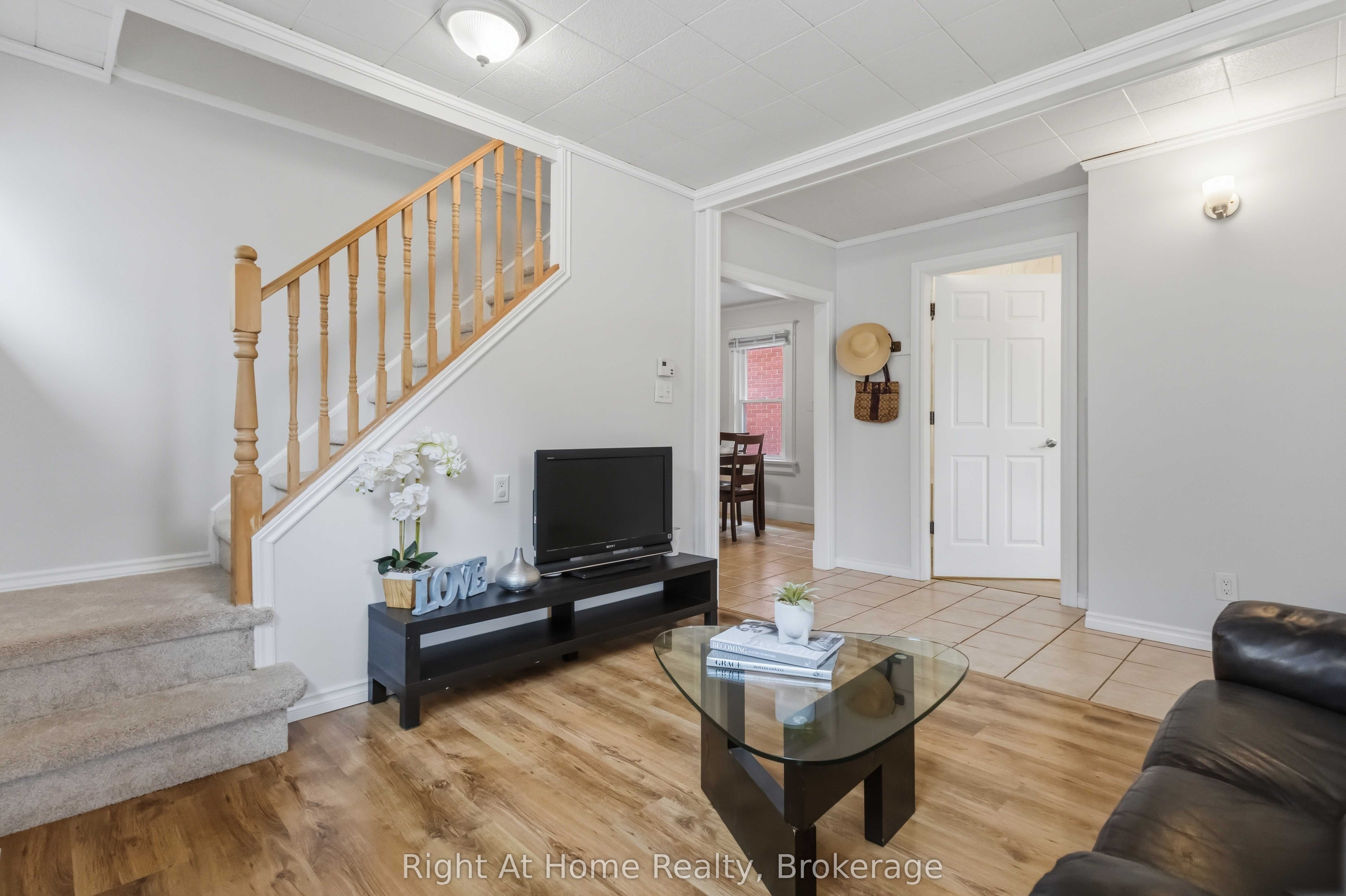 127 Montrave Avenue Property Photo 8