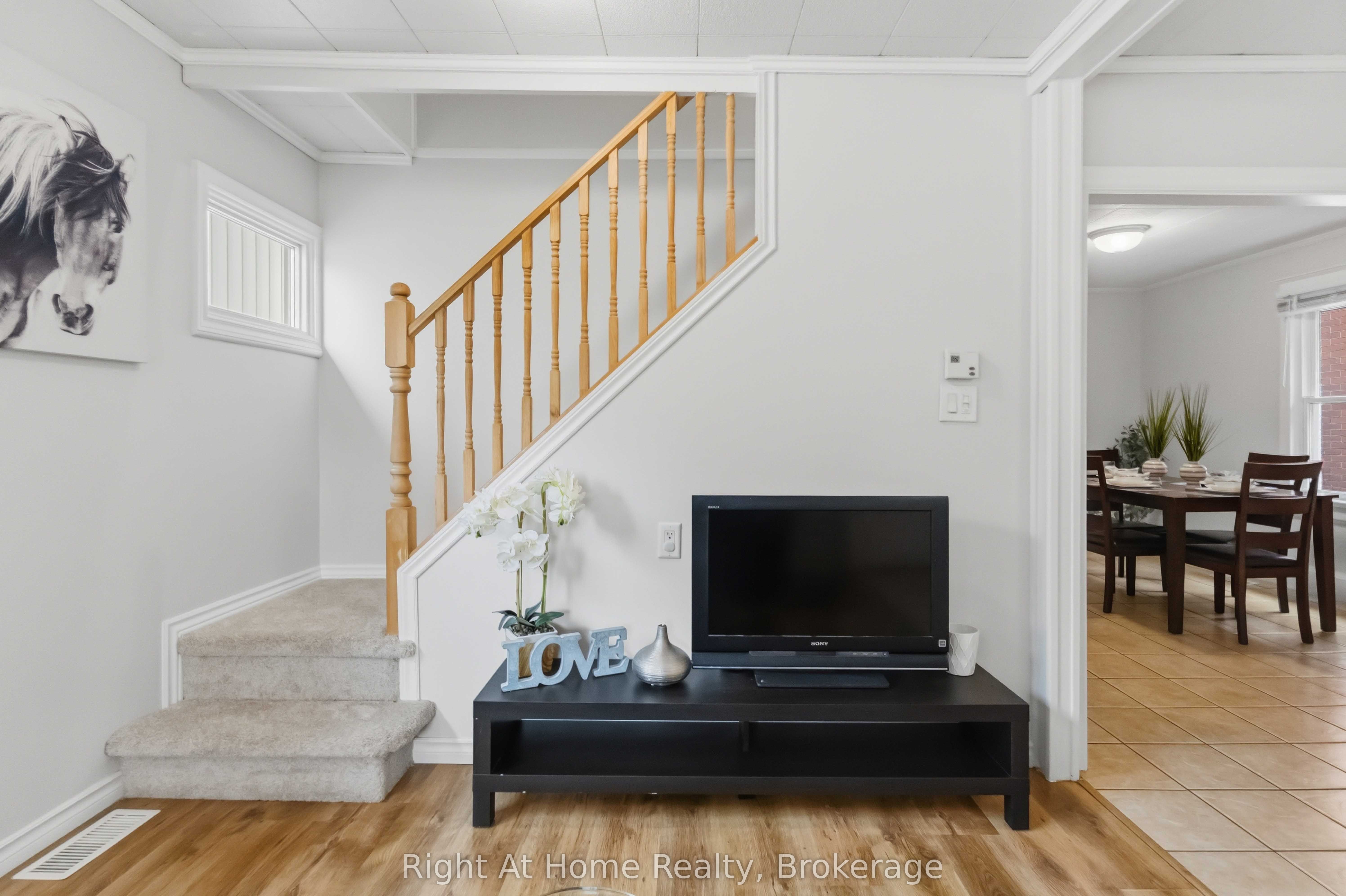 127 Montrave Avenue Property Photo 9