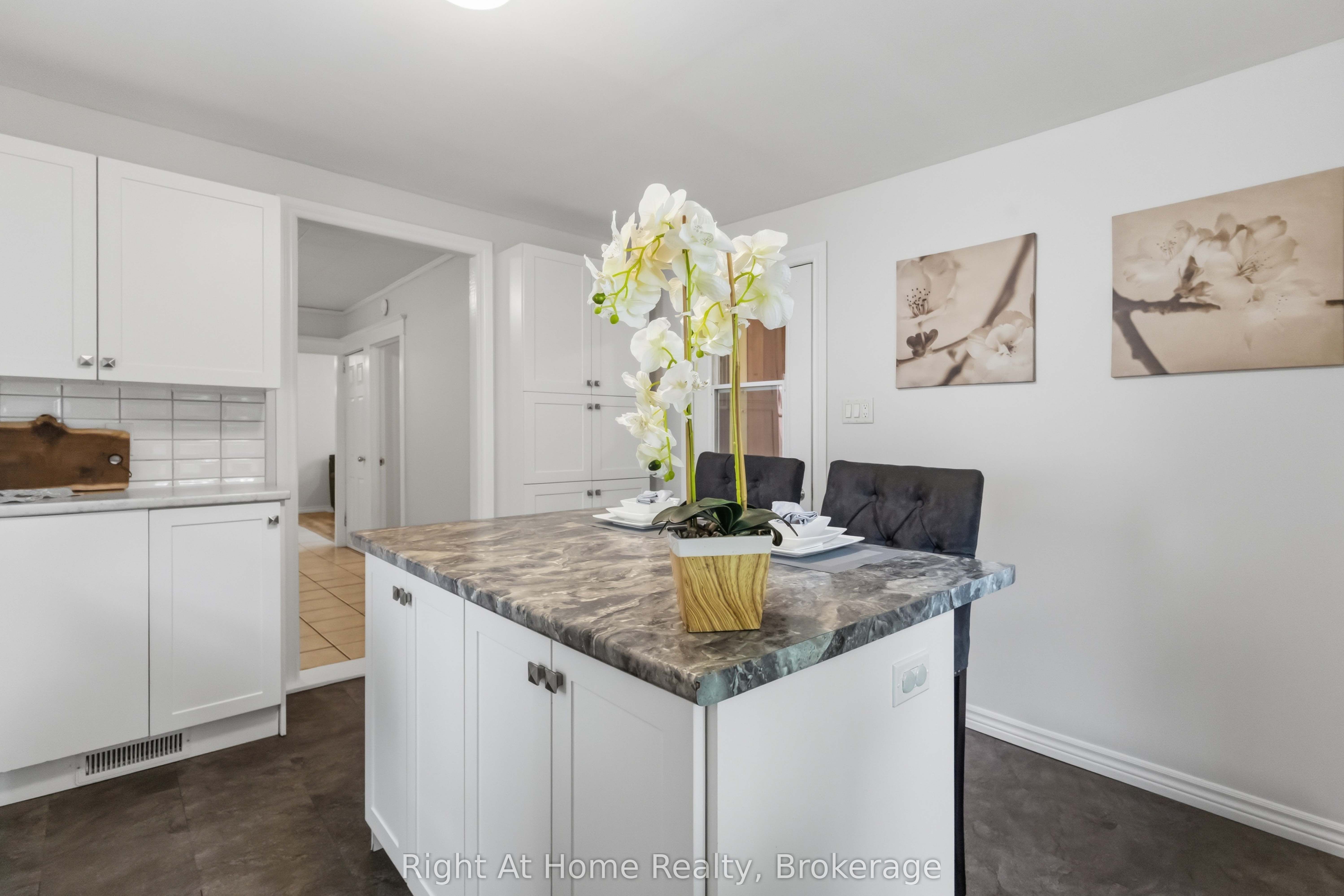 127 Montrave Avenue Property Photo 12