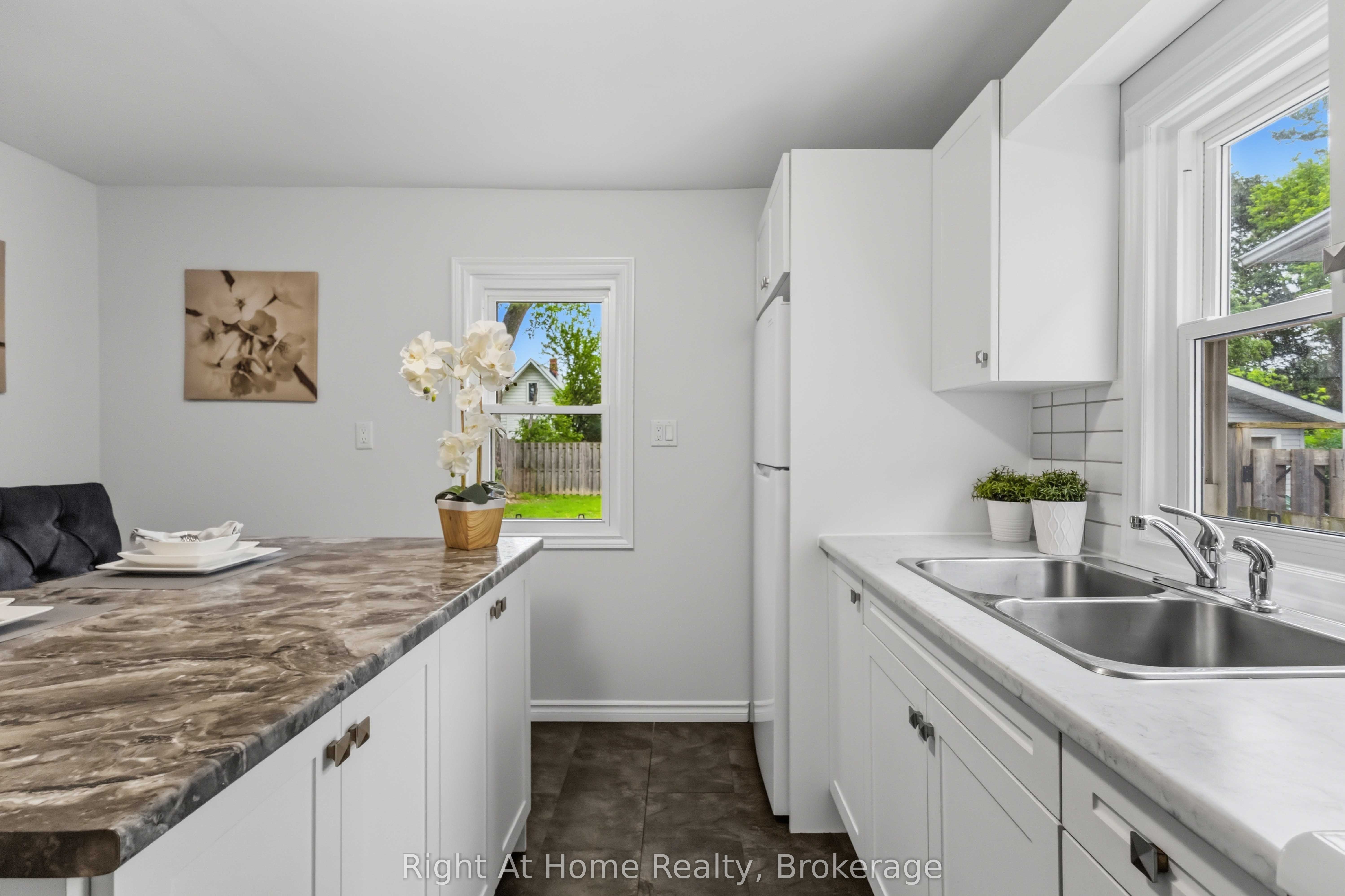 127 Montrave Avenue Property Photo 14