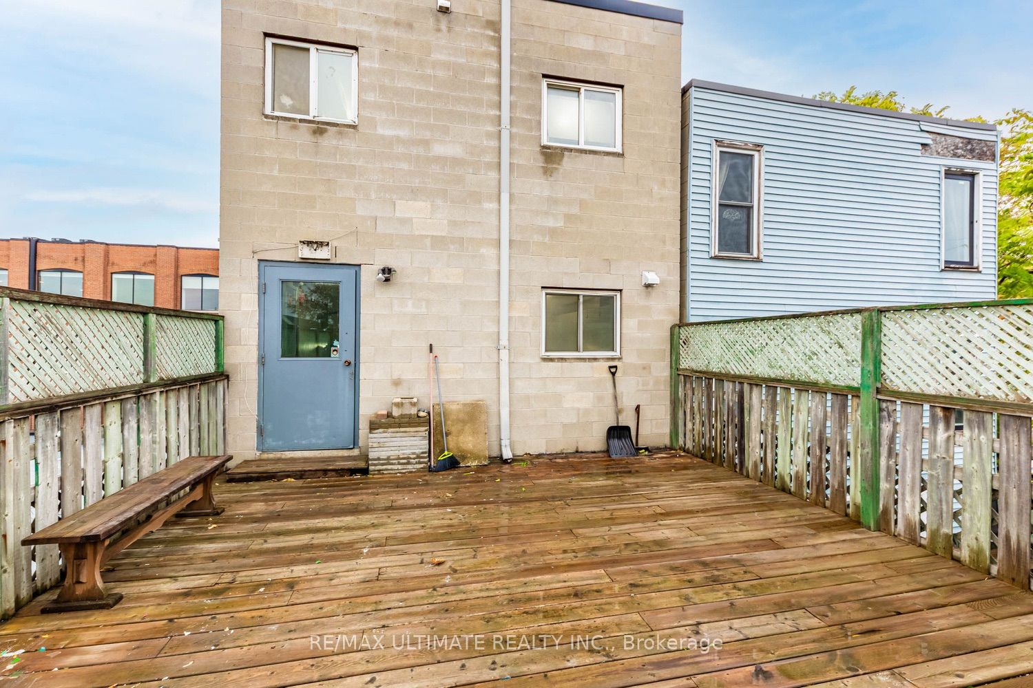 996 Queen Street E 5 Property Photo 3