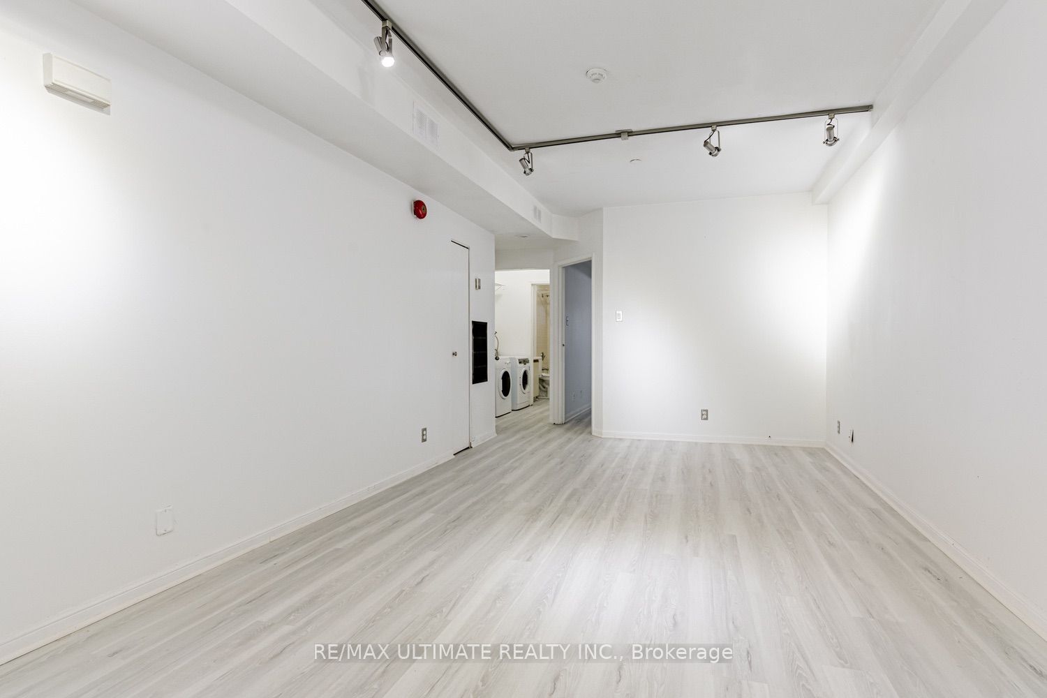 996 Queen Street E 5 Property Photo 10
